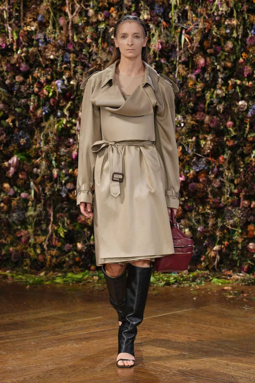 maison-margiela-spring-2027-ready-to-wear-look-01.jpg