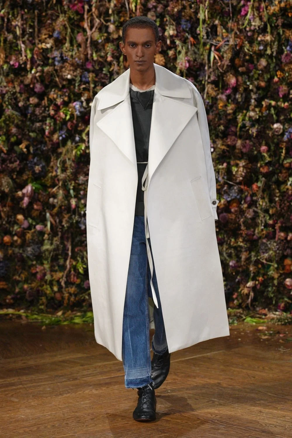 maison-margiela-spring-2027-ready-to-wear-look-09.jpg