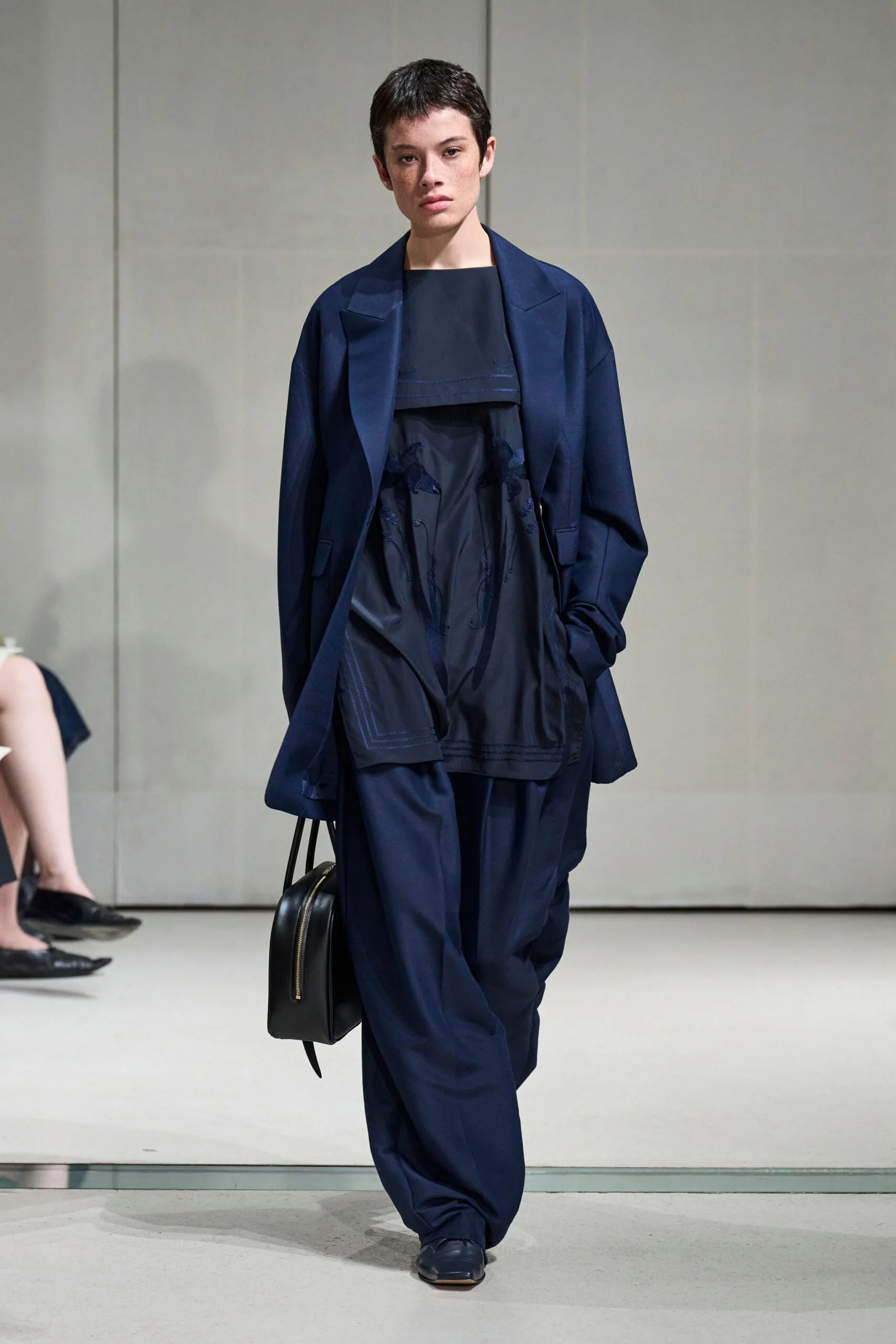 mame-kurogouchi-spring-2027-ready-to-wear-look-04-scaled.jpg