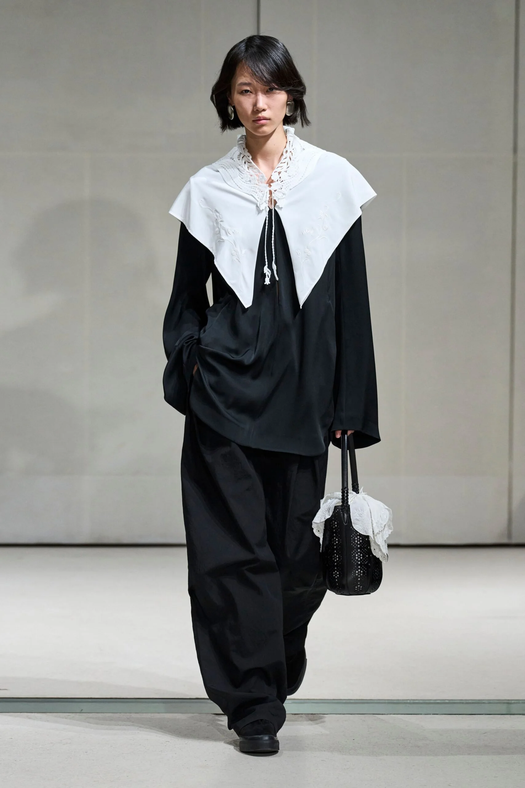 mame-kurogouchi-spring-2027-ready-to-wear-look-14-scaled.jpg