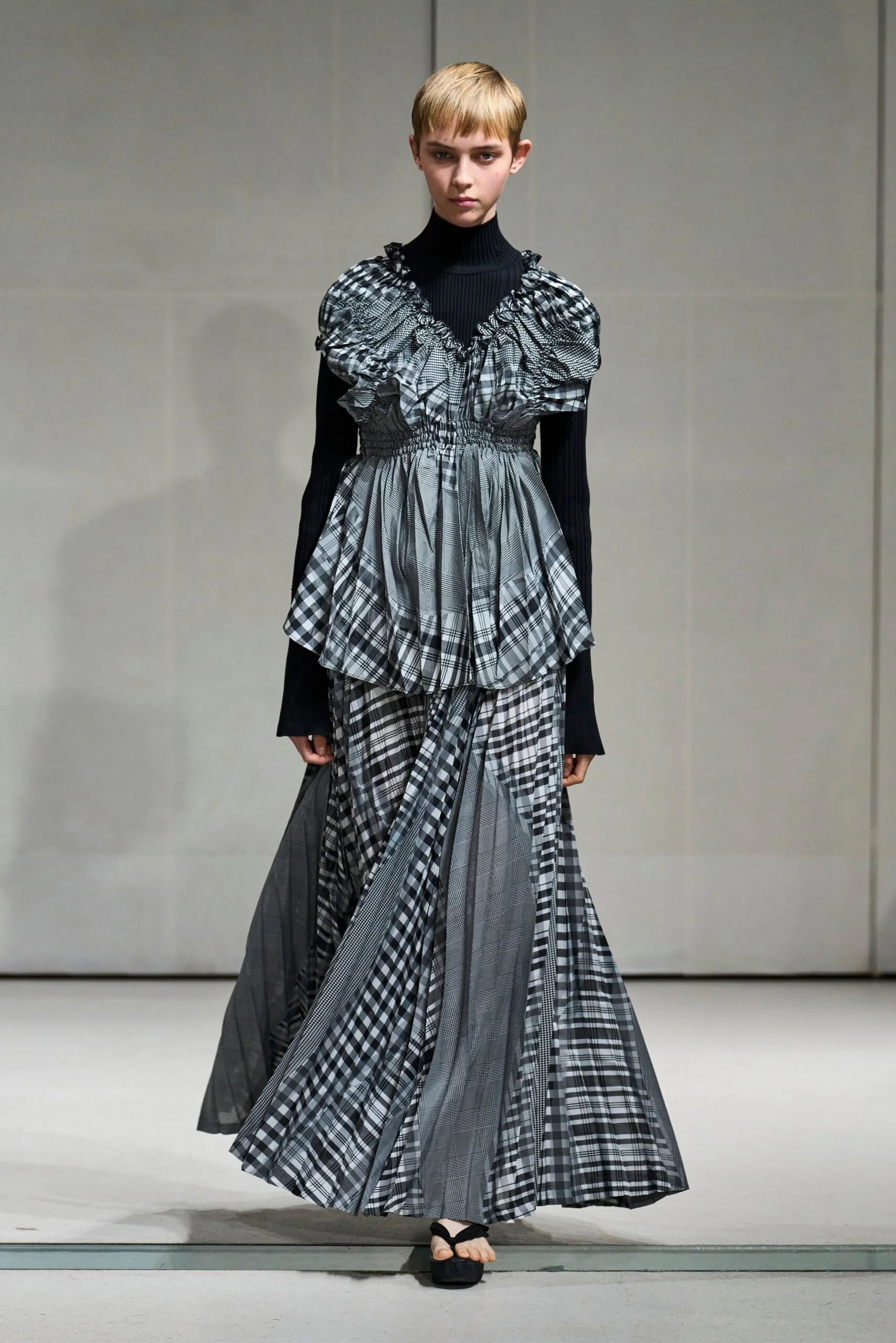 mame-kurogouchi-spring-2027-ready-to-wear-look-20-scaled.jpg