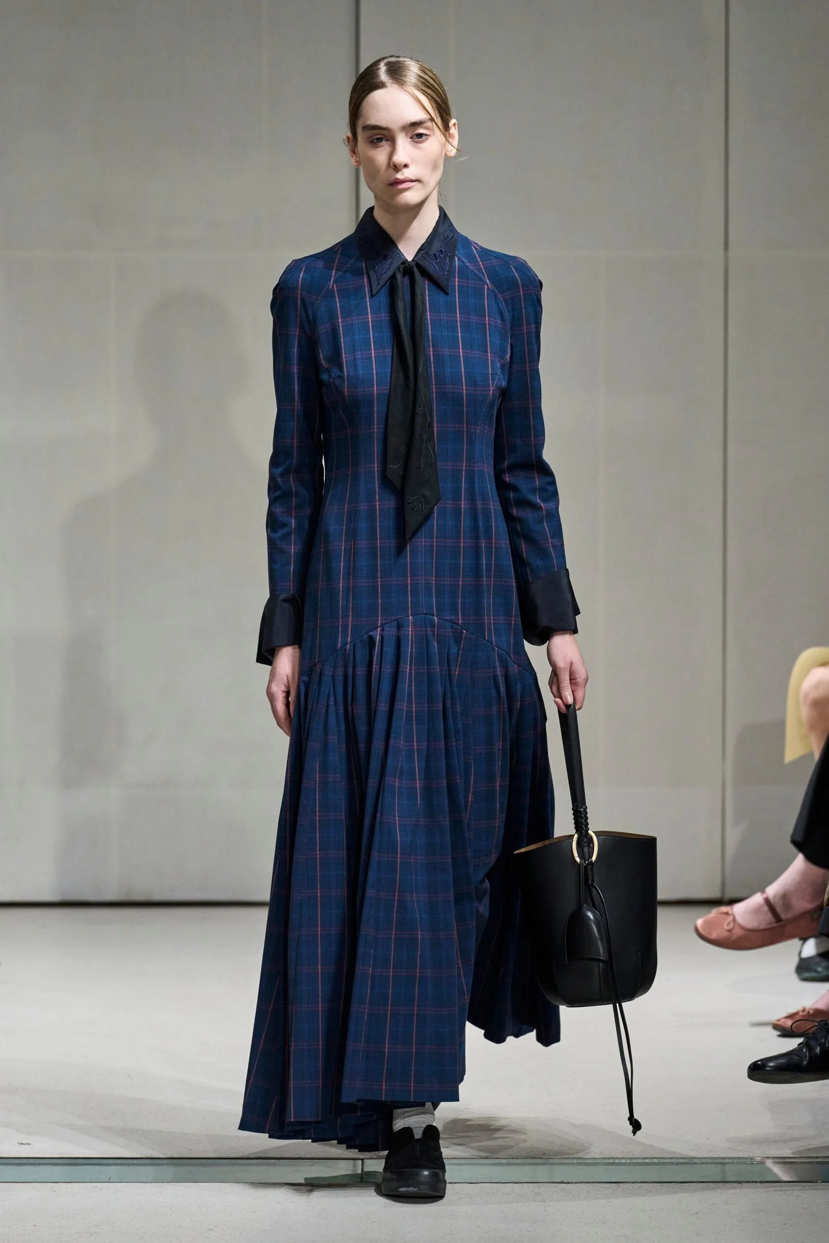mame-kurogouchi-spring-2027-ready-to-wear-look-28-scaled.jpg