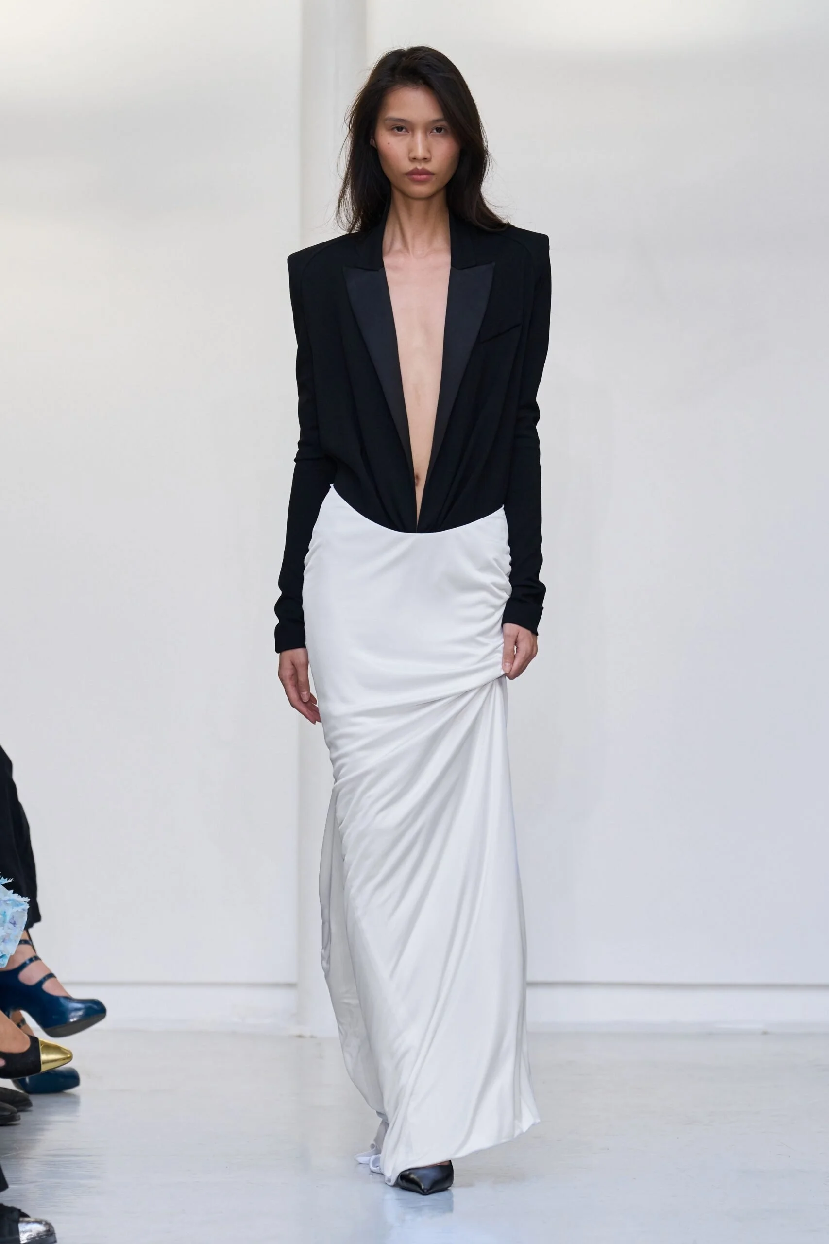 burc-akyol-spring-2027-ready-to-wear-look-05-scaled.jpg