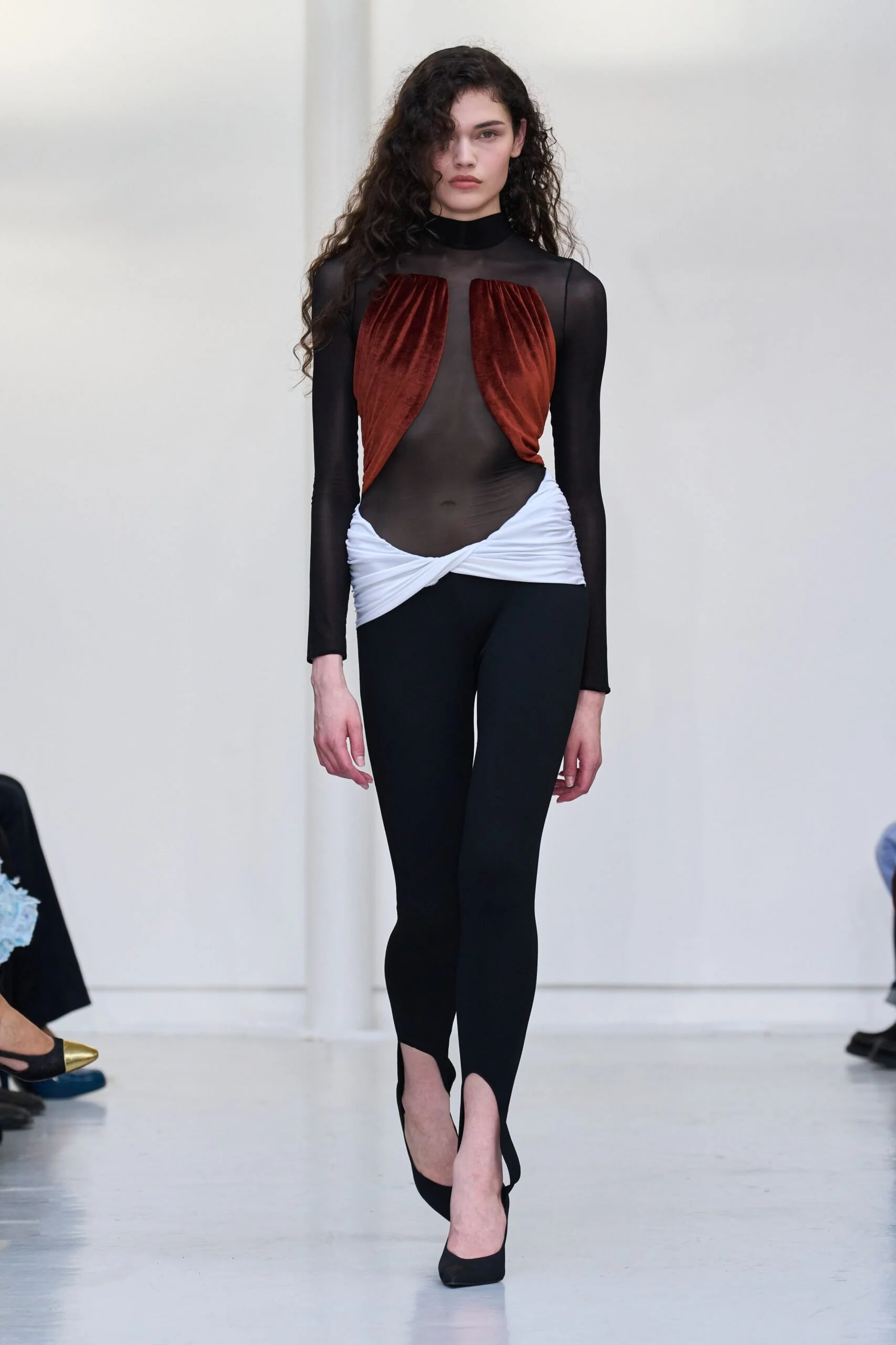burc-akyol-spring-2027-ready-to-wear-look-06-scaled.jpg