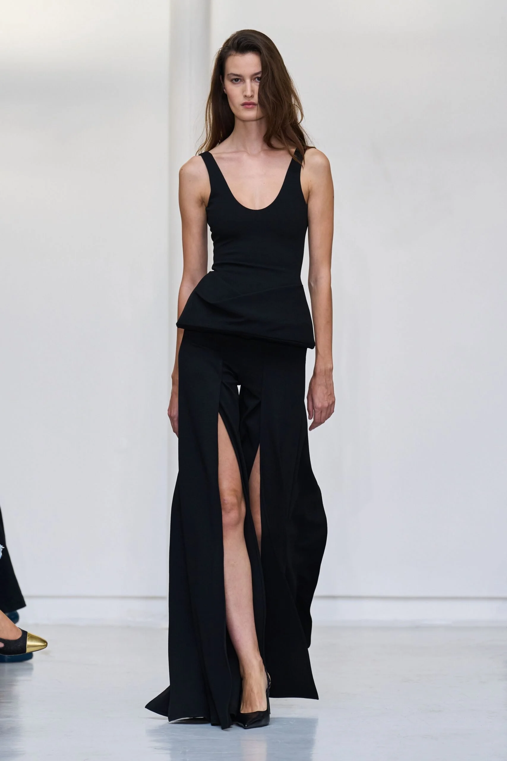 burc-akyol-spring-2027-ready-to-wear-look-15-scaled.jpg
