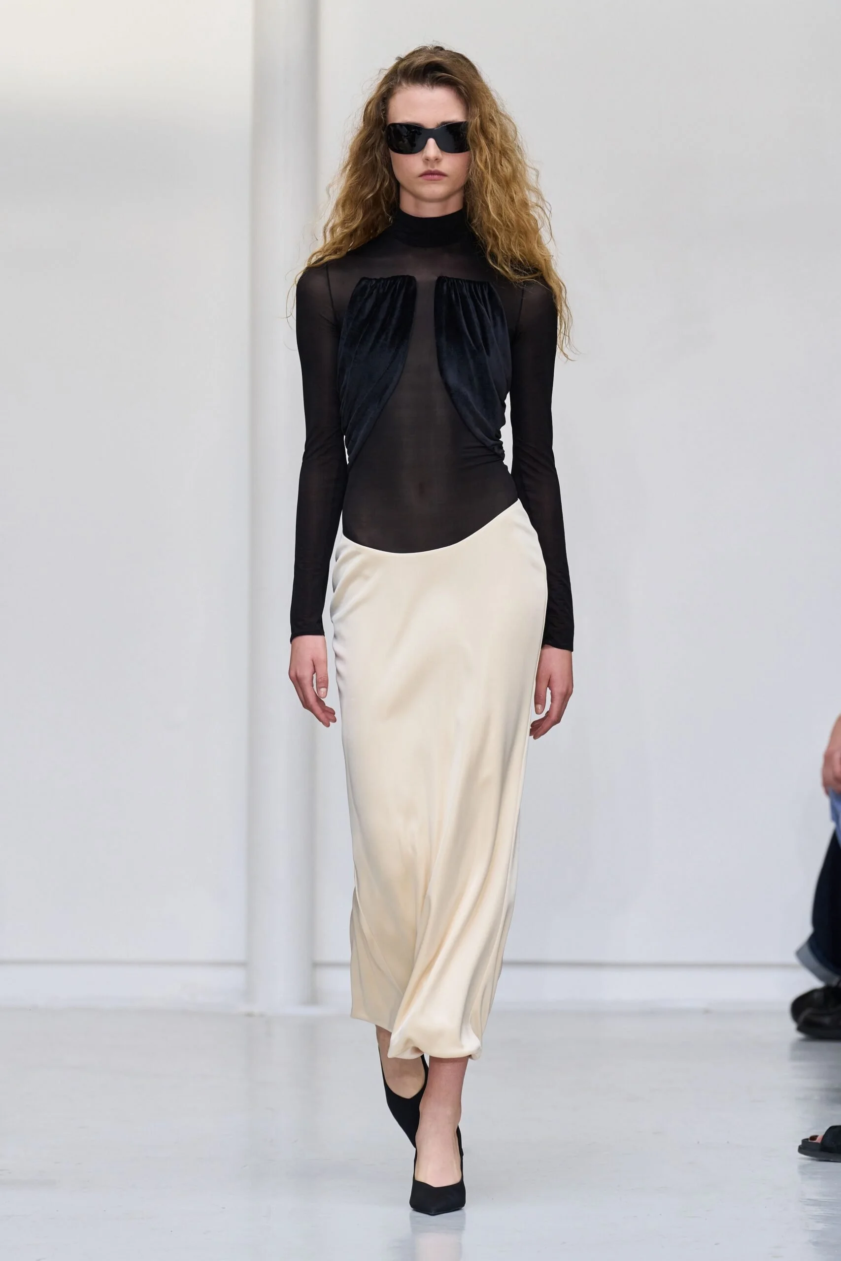 burc-akyol-spring-2027-ready-to-wear-look-25-scaled.jpg