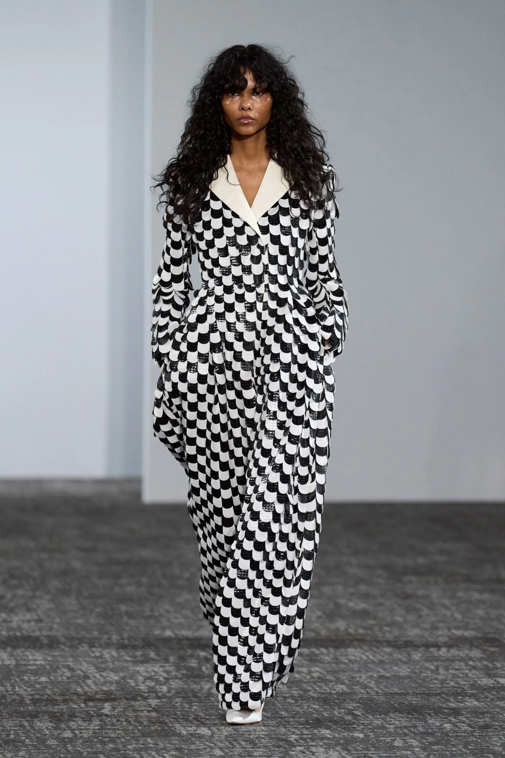 anrealage-spring-2027-ready-to-wear-look-18-scaled.jpg