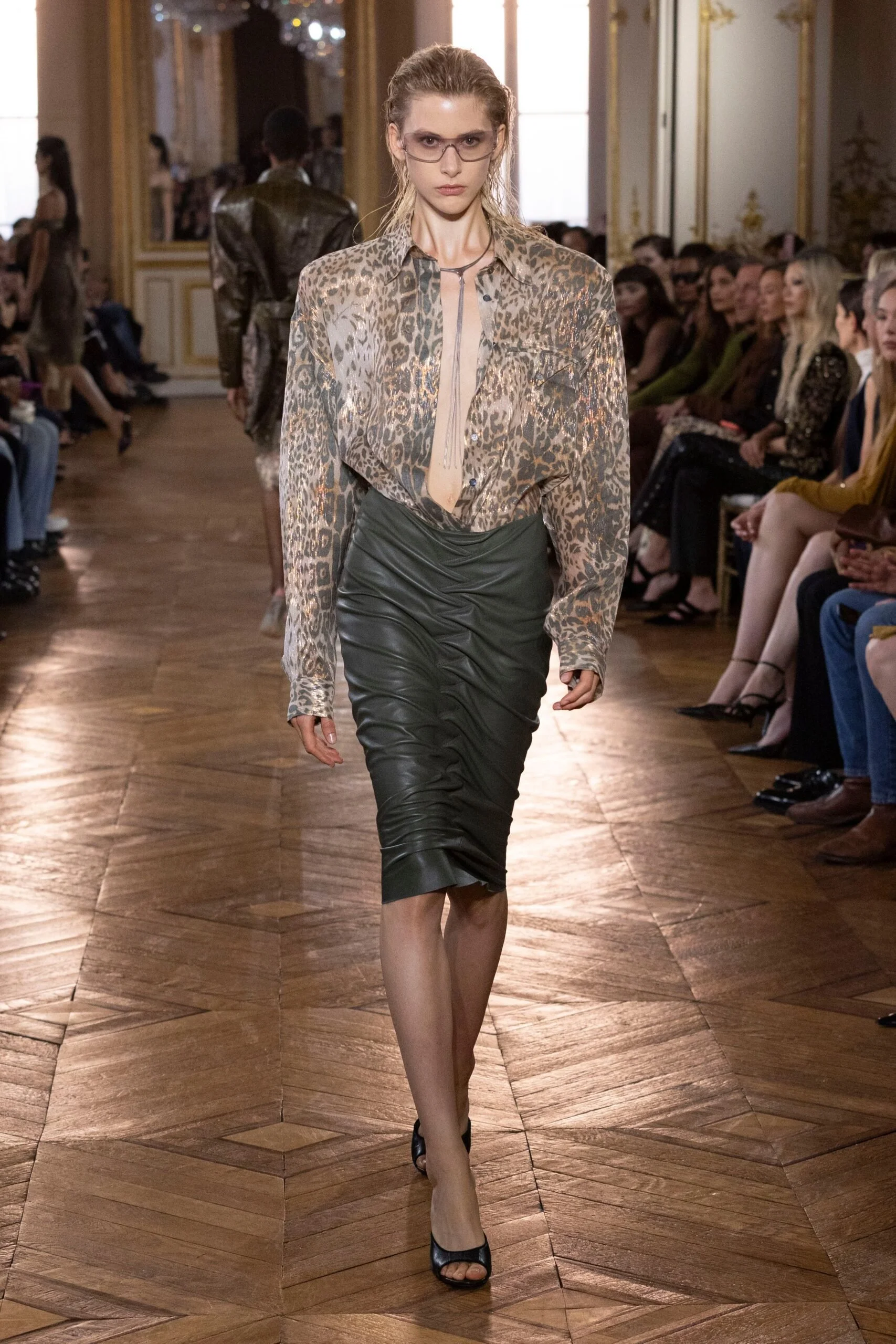 balmain-spring-2027-ready-to-wear-look-04-scaled.jpg