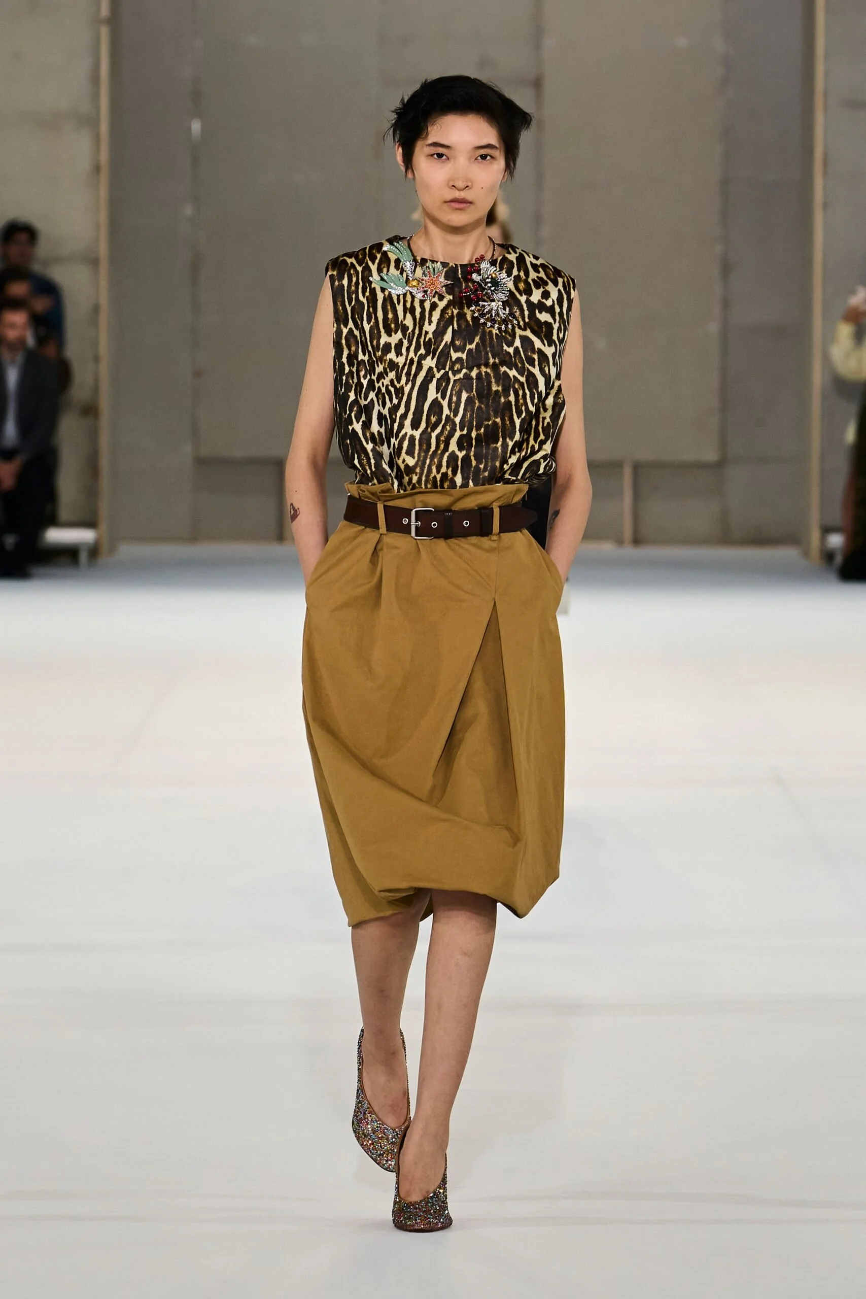 dries-van-noten-spring-2027-ready-to-wear-look-02-scaled.jpg
