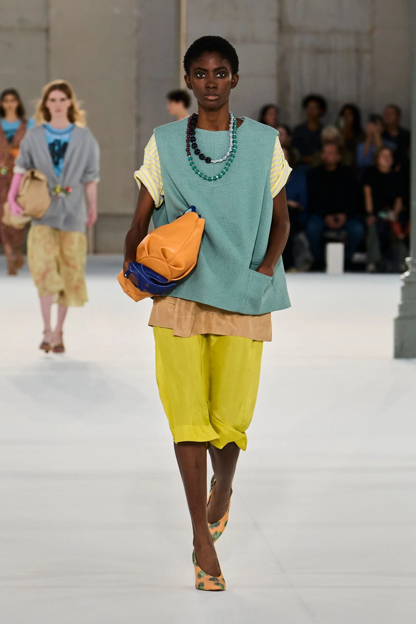 dries-van-noten-spring-2027-ready-to-wear-look-15-scaled.jpg