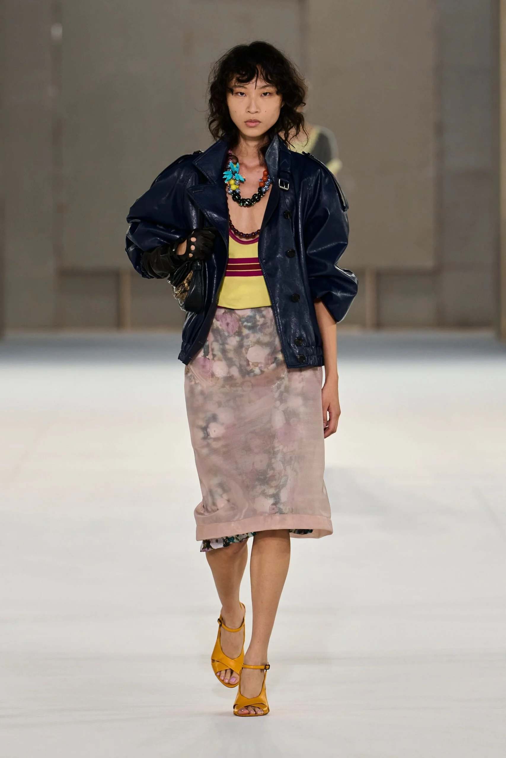 dries-van-noten-spring-2027-ready-to-wear-look-25-scaled.jpg
