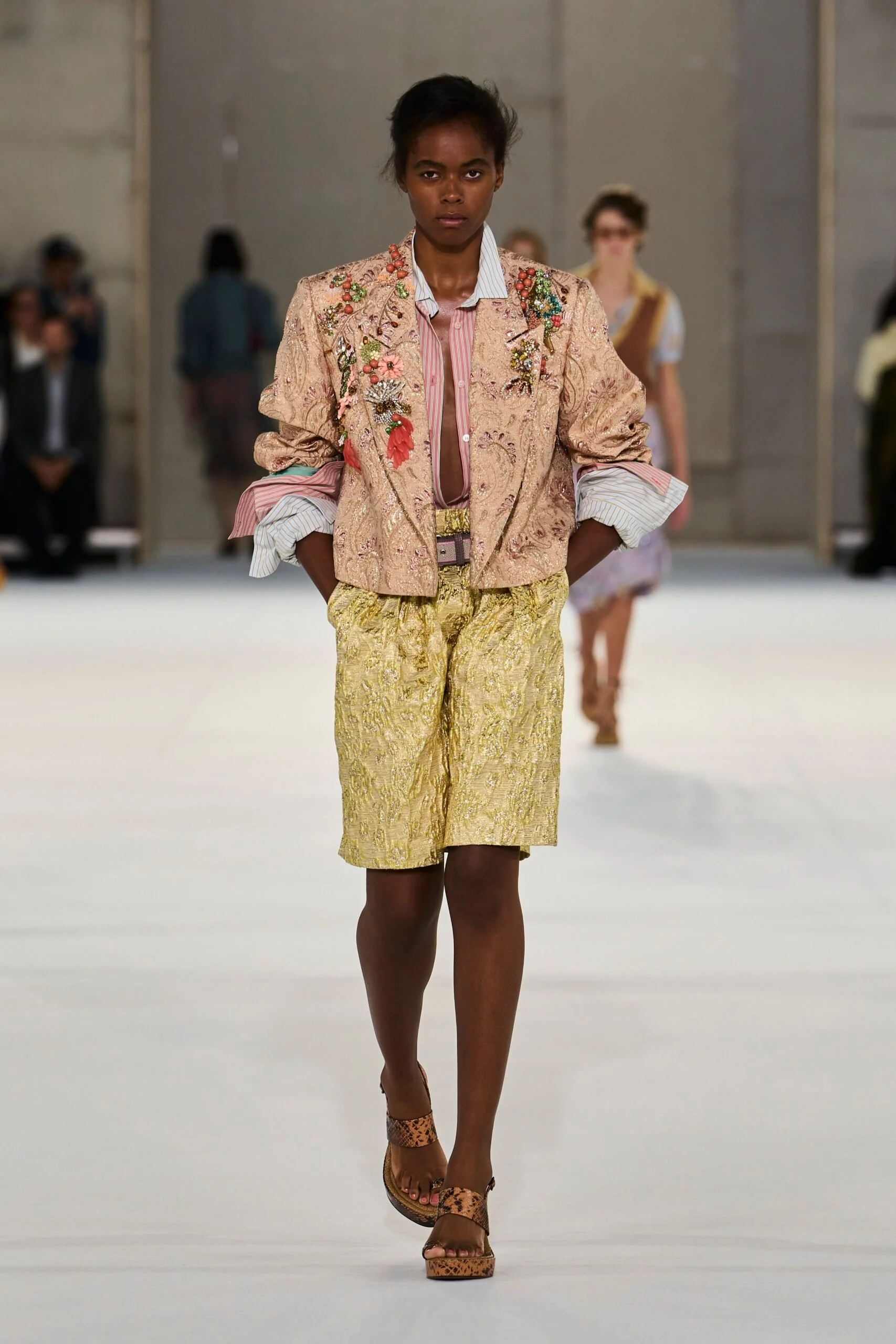 dries-van-noten-spring-2027-ready-to-wear-look-30-scaled.jpg