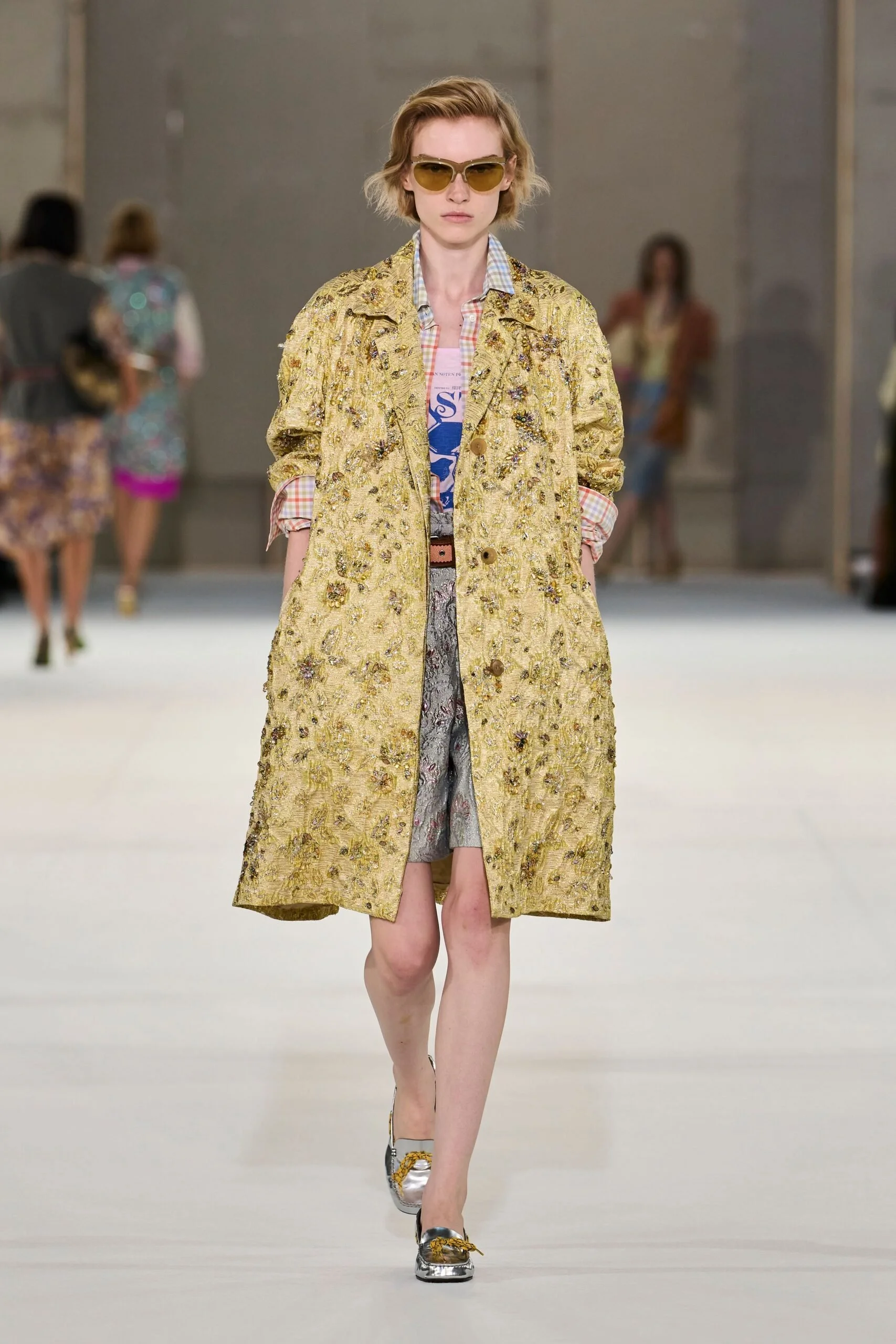 dries-van-noten-spring-2027-ready-to-wear-look-34-scaled.jpg
