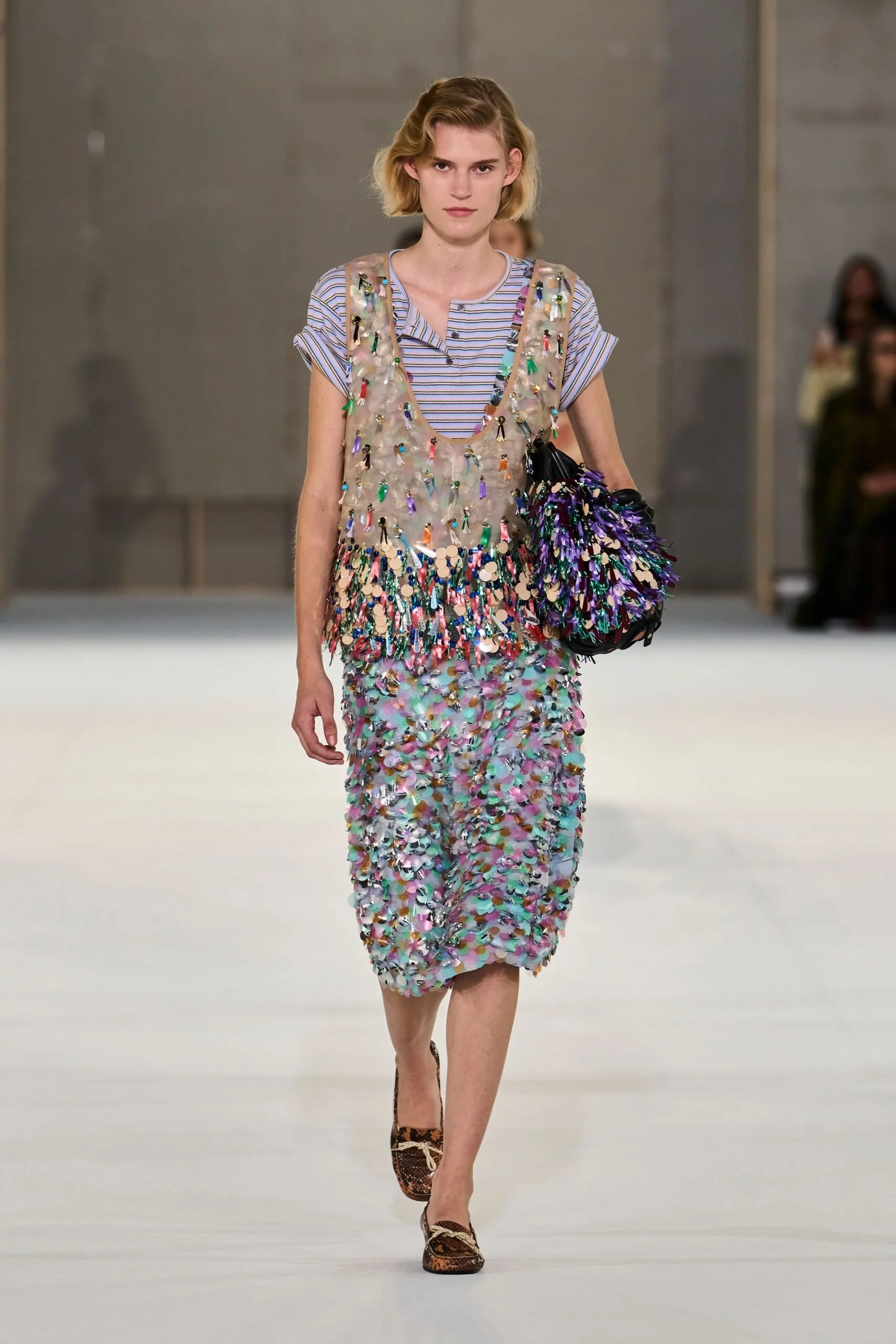 dries-van-noten-spring-2027-ready-to-wear-look-50-scaled.jpg