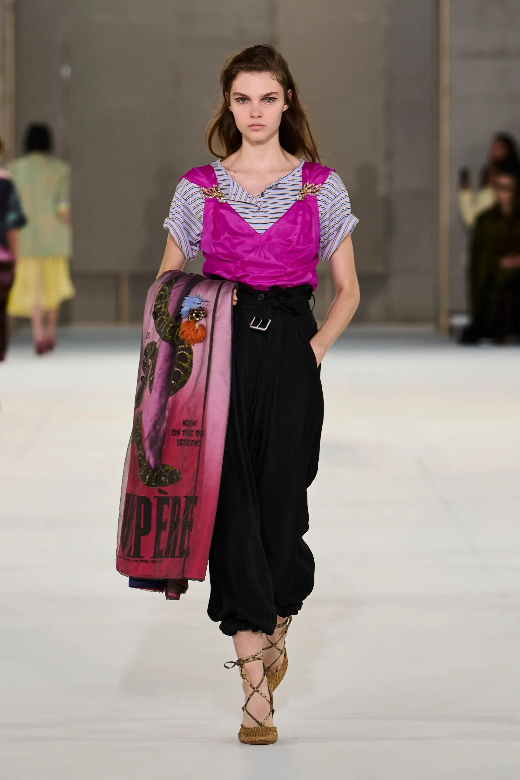 dries-van-noten-spring-2027-ready-to-wear-look-52-scaled.jpg