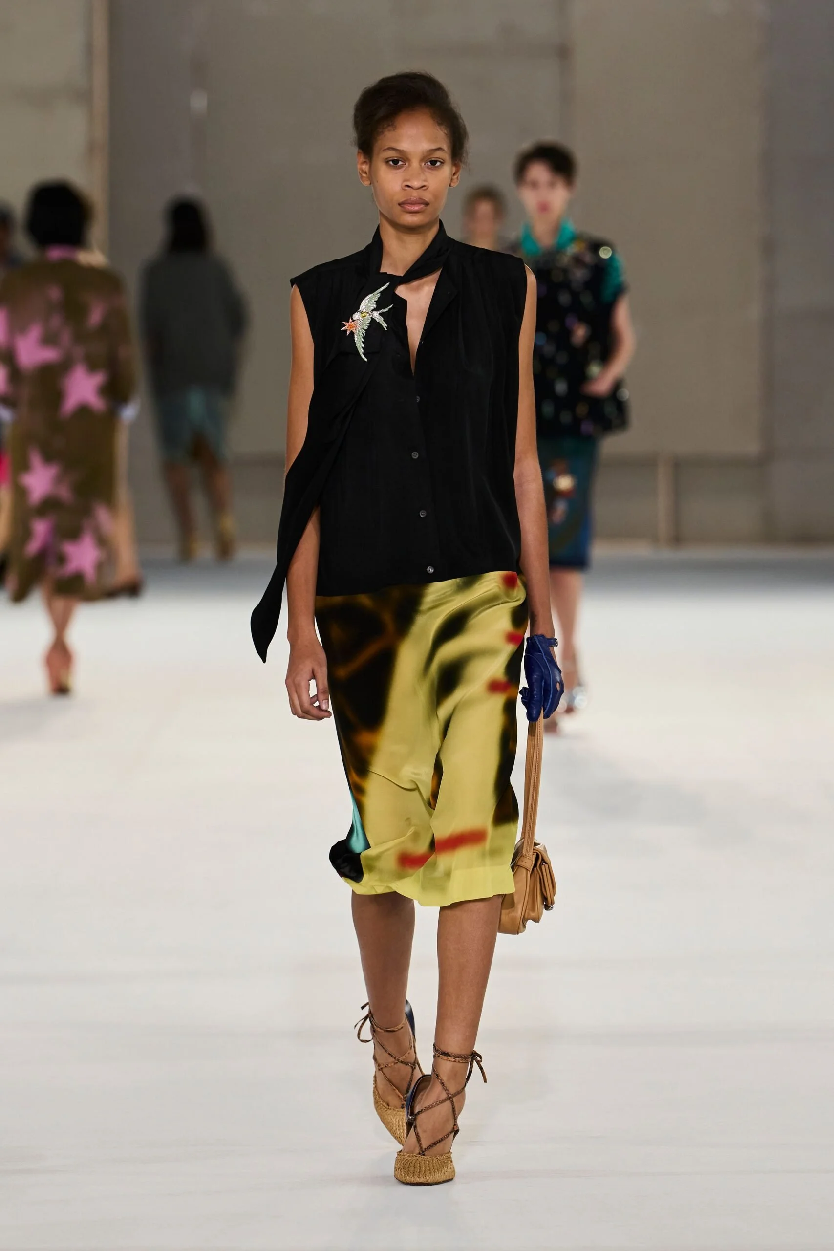 dries-van-noten-spring-2027-ready-to-wear-look-55-scaled.jpg