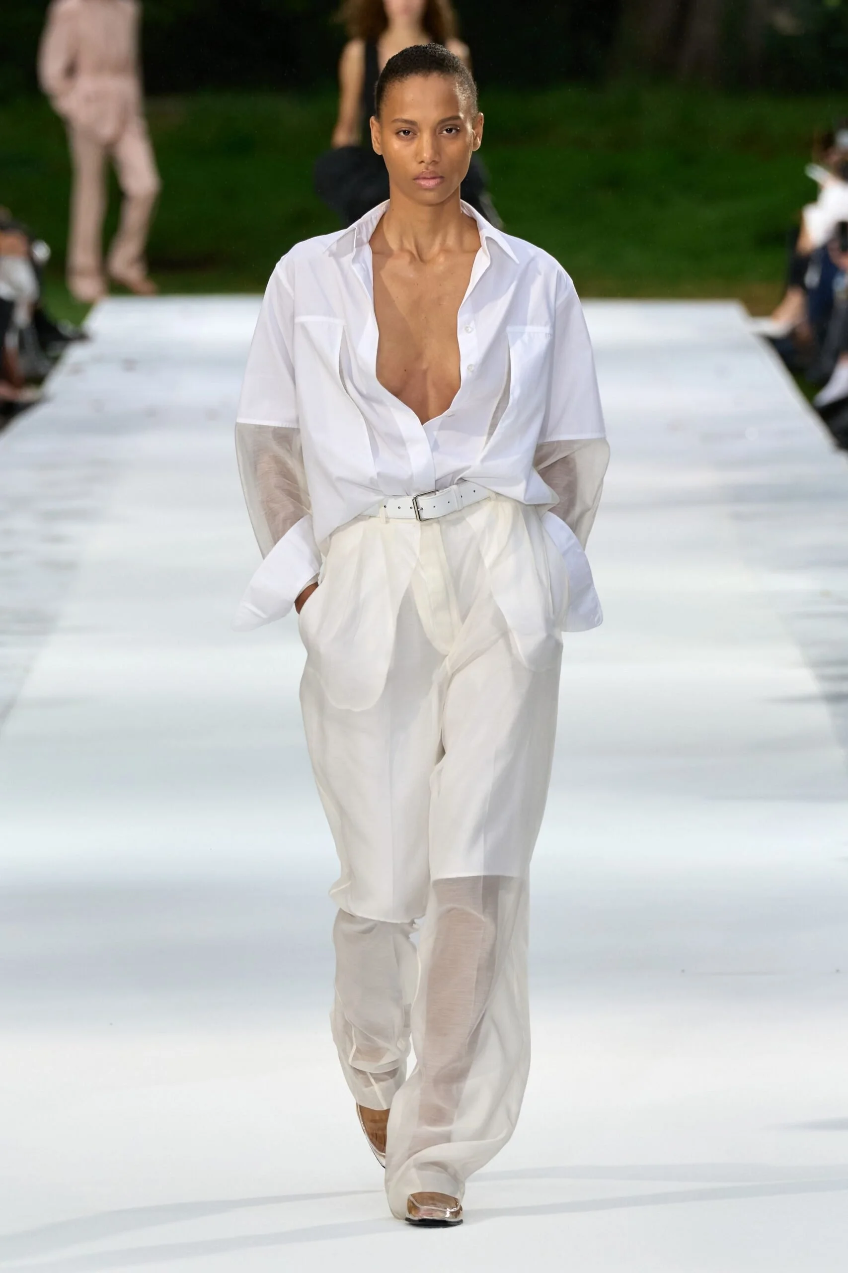 stella-mccartney-spring-2027-ready-to-wear-look-03-scaled.jpg
