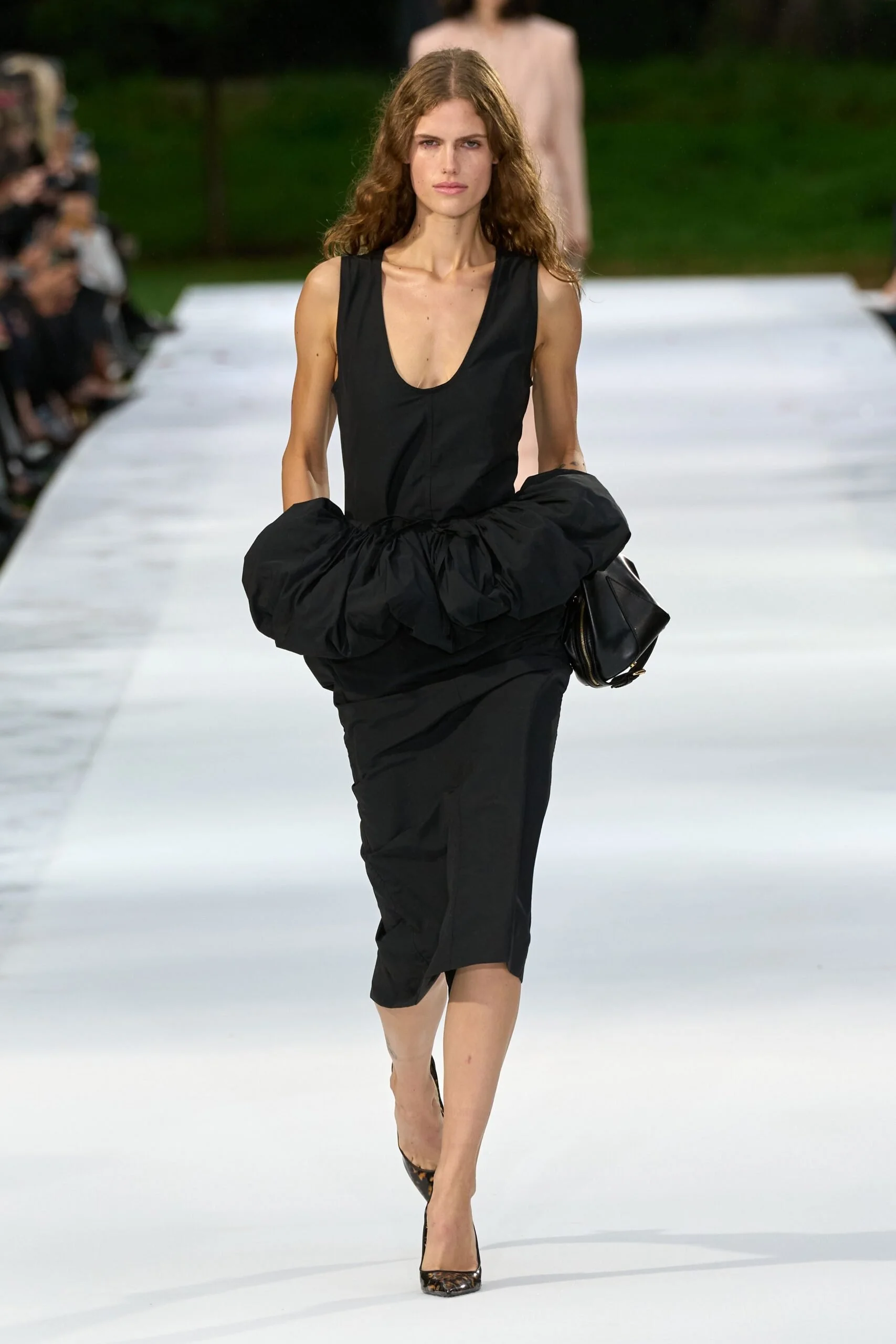 stella-mccartney-spring-2027-ready-to-wear-look-04-scaled.jpg
