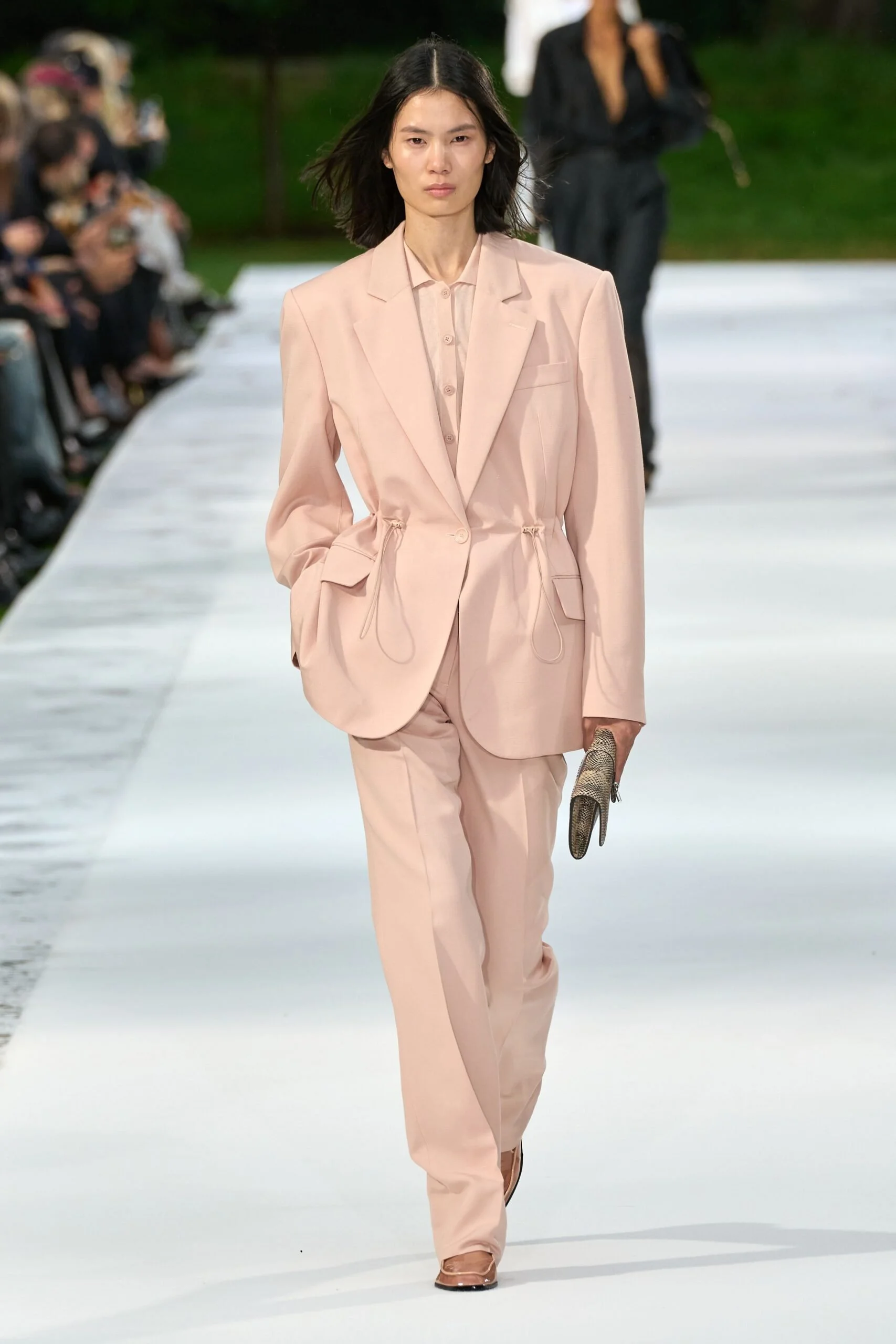 stella-mccartney-spring-2027-ready-to-wear-look-05-scaled.jpg