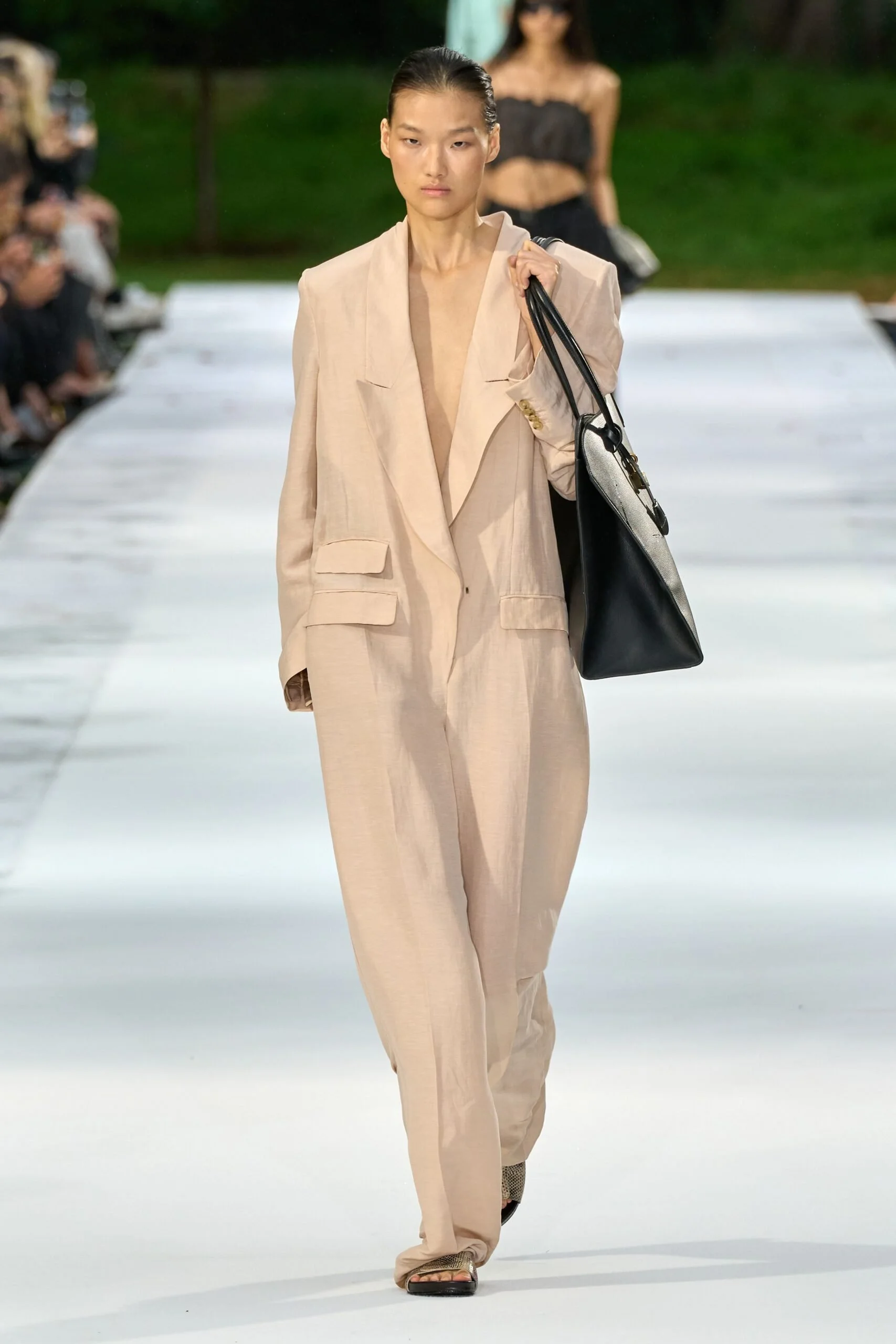 stella-mccartney-spring-2027-ready-to-wear-look-11-scaled.jpg