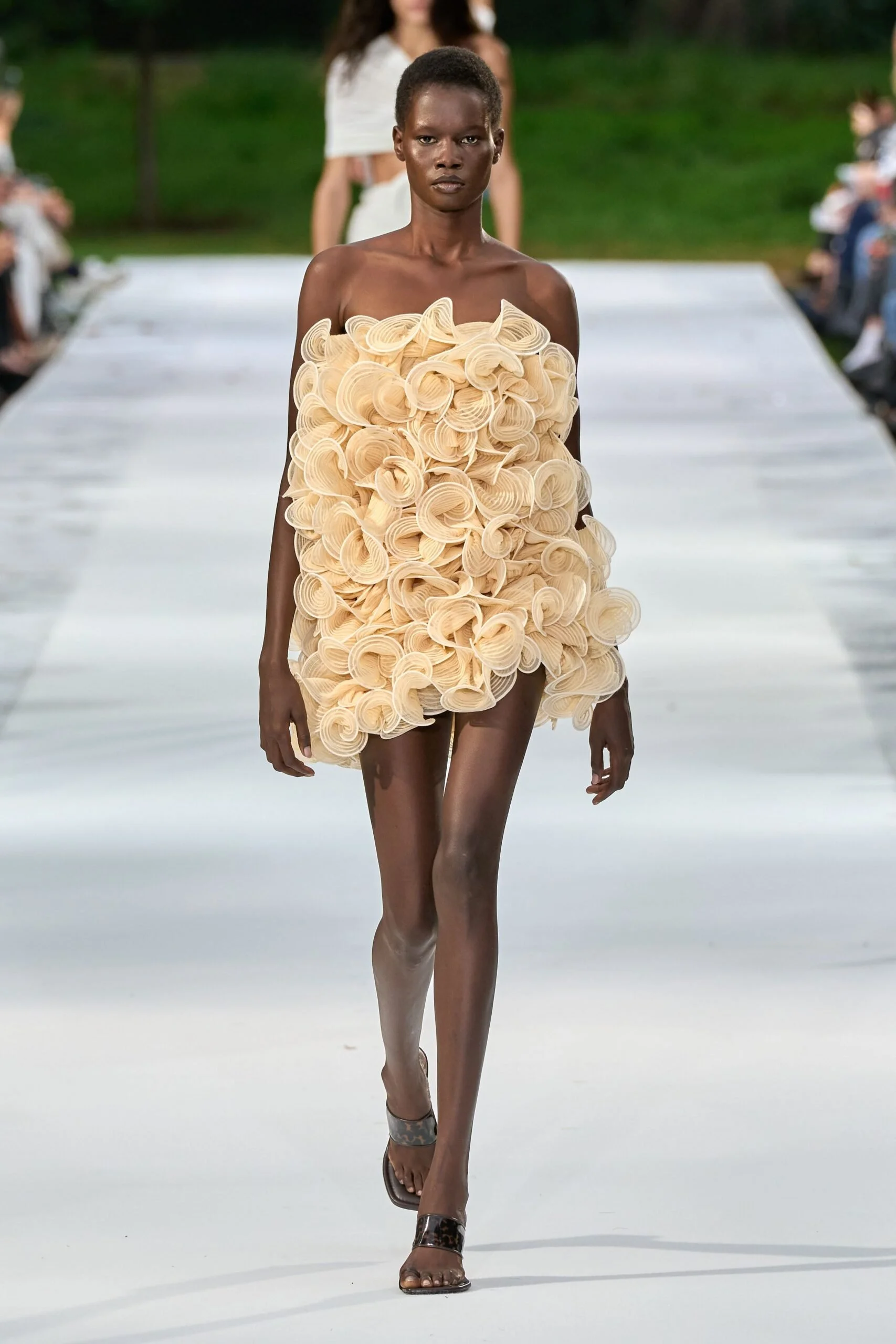 stella-mccartney-spring-2027-ready-to-wear-look-36-scaled.jpg