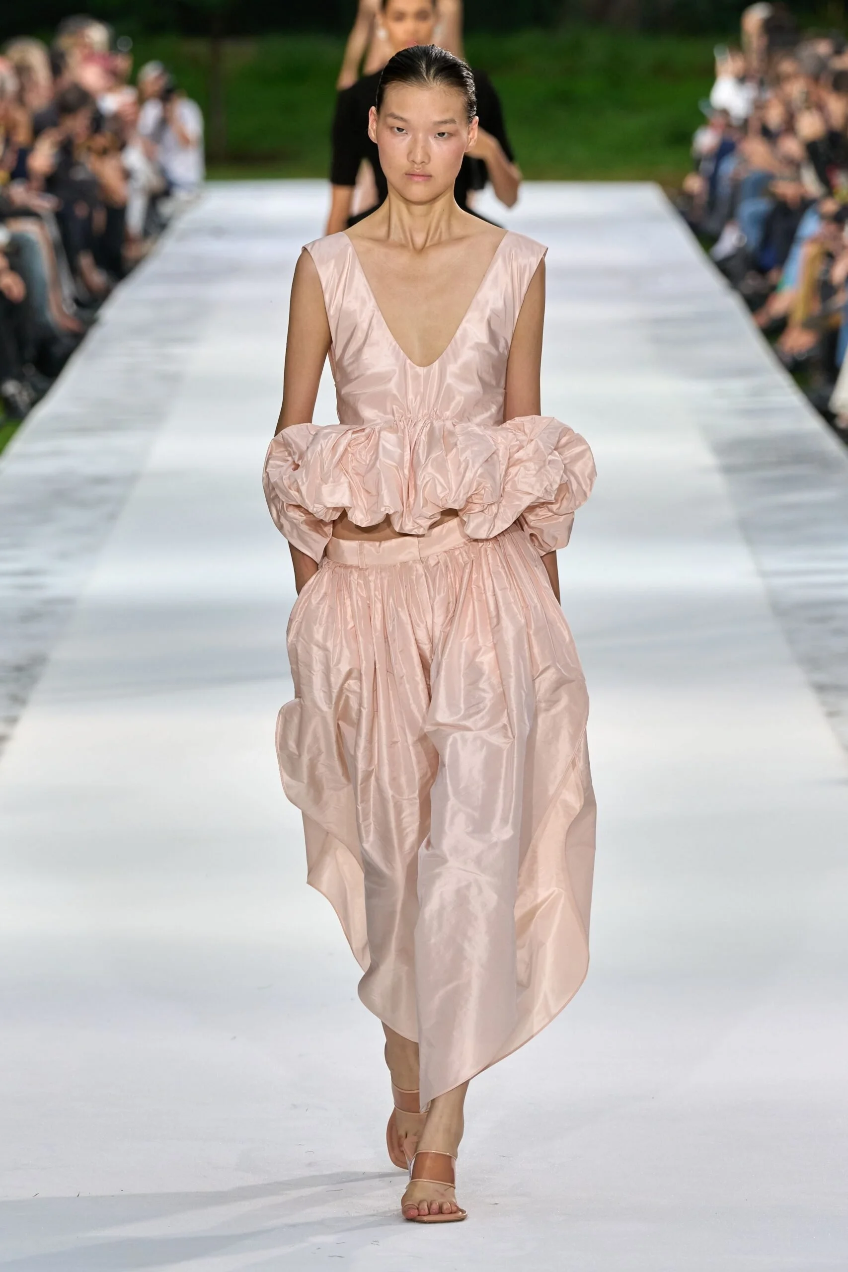 stella-mccartney-spring-2027-ready-to-wear-look-42-scaled.jpg