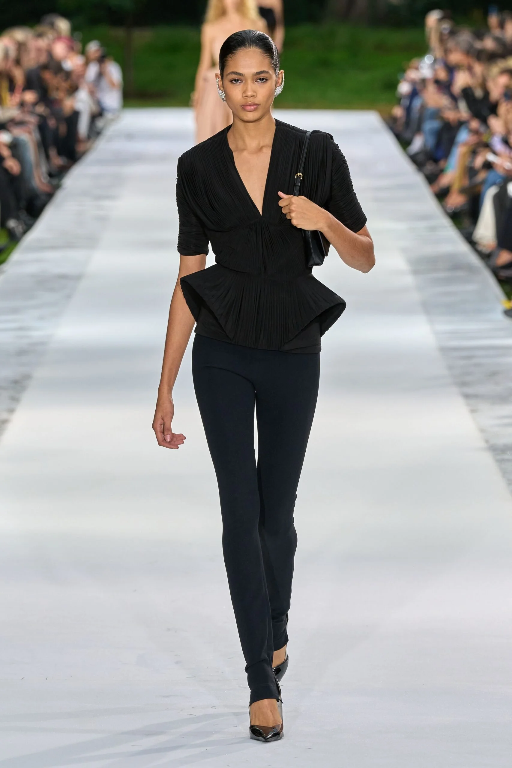 stella-mccartney-spring-2027-ready-to-wear-look-43-scaled.jpg