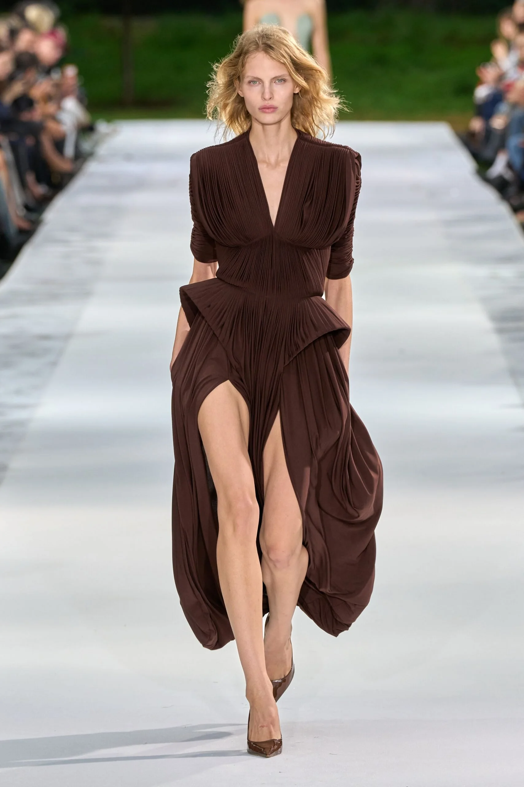 stella-mccartney-spring-2027-ready-to-wear-look-50-scaled.jpg