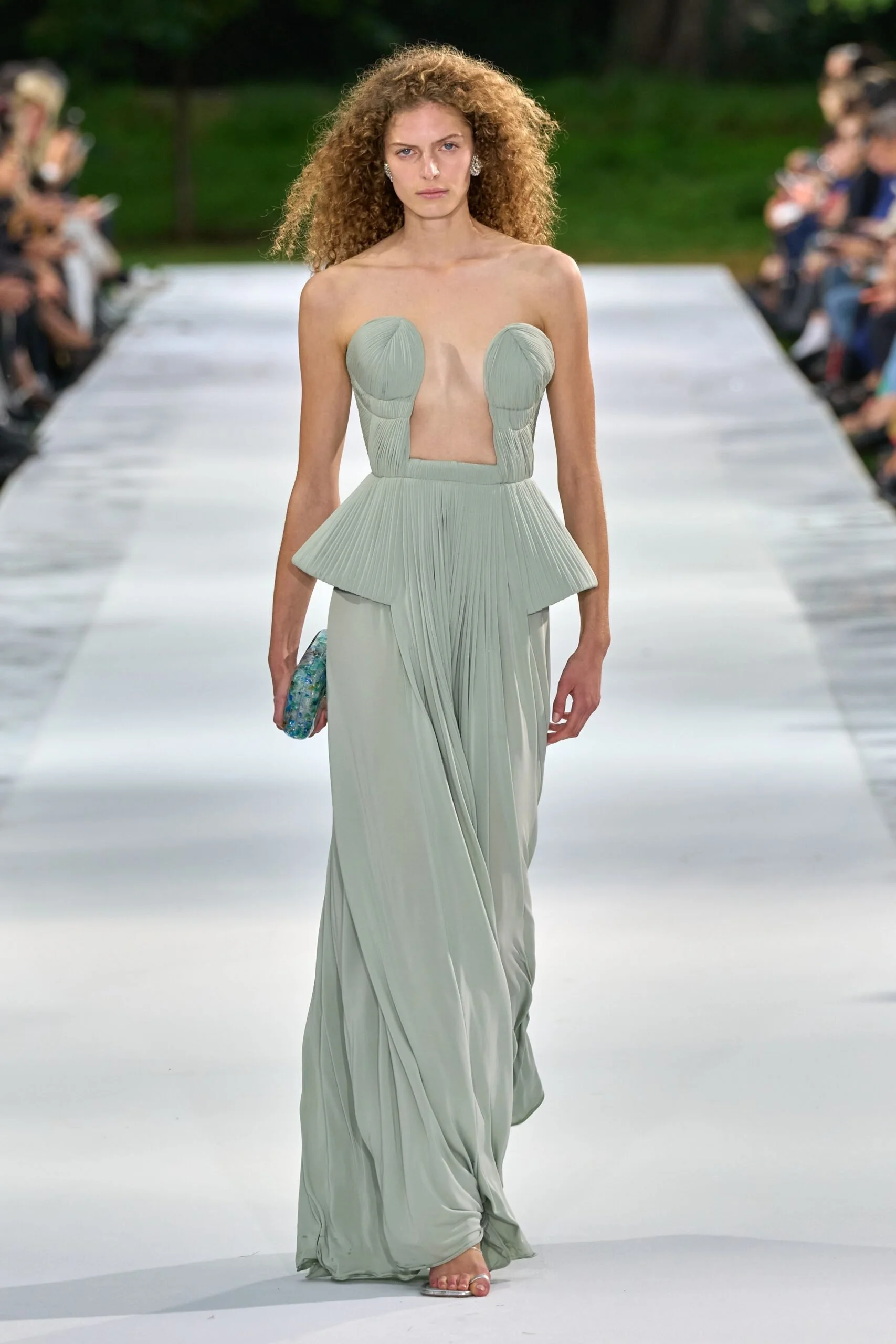 stella-mccartney-spring-2027-ready-to-wear-look-51-scaled.jpg