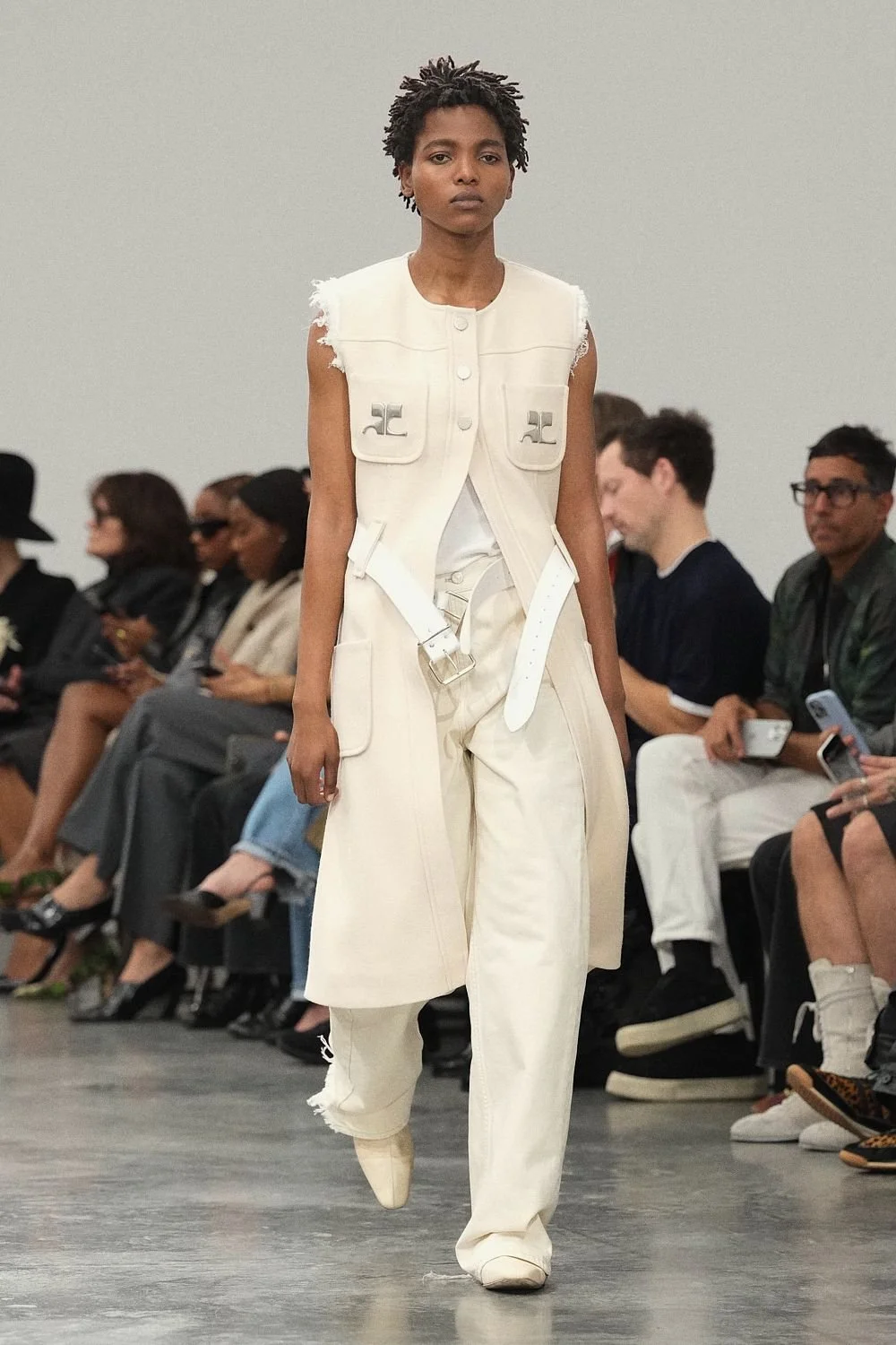 courreges-spring-2027-ready-to-wear-look-01.jpg