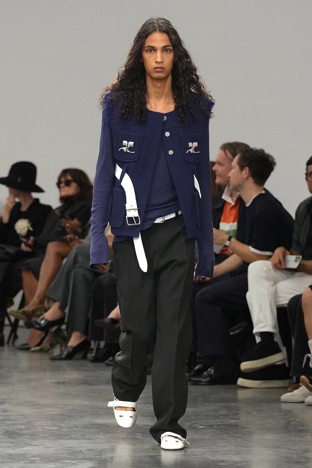 courreges-spring-2027-ready-to-wear-look-02.jpg