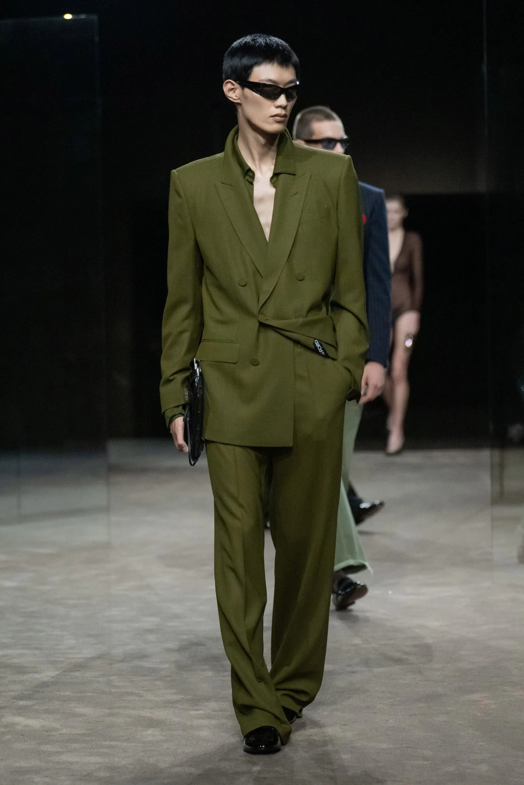tom-ford-spring-2027-ready-to-wear-look-17-scaled.jpg
