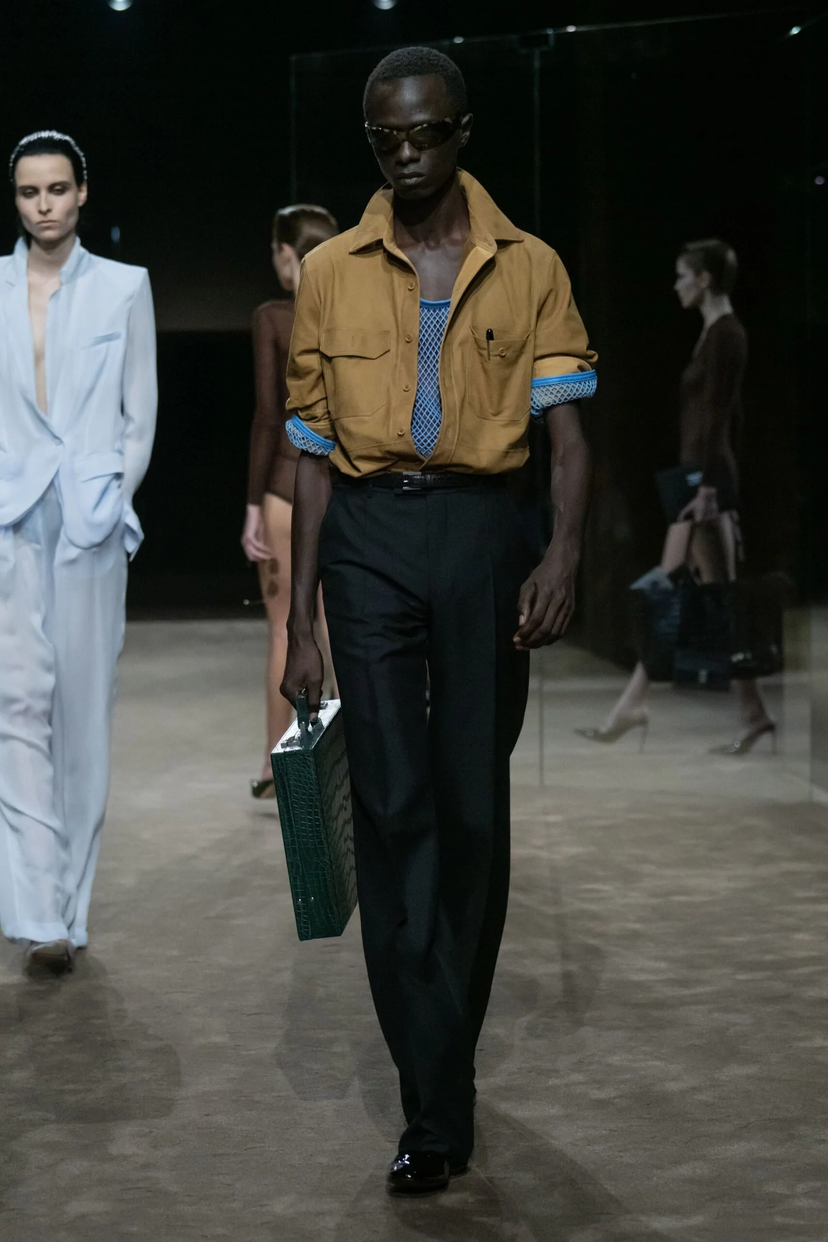tom-ford-spring-2027-ready-to-wear-look-27-scaled.jpg