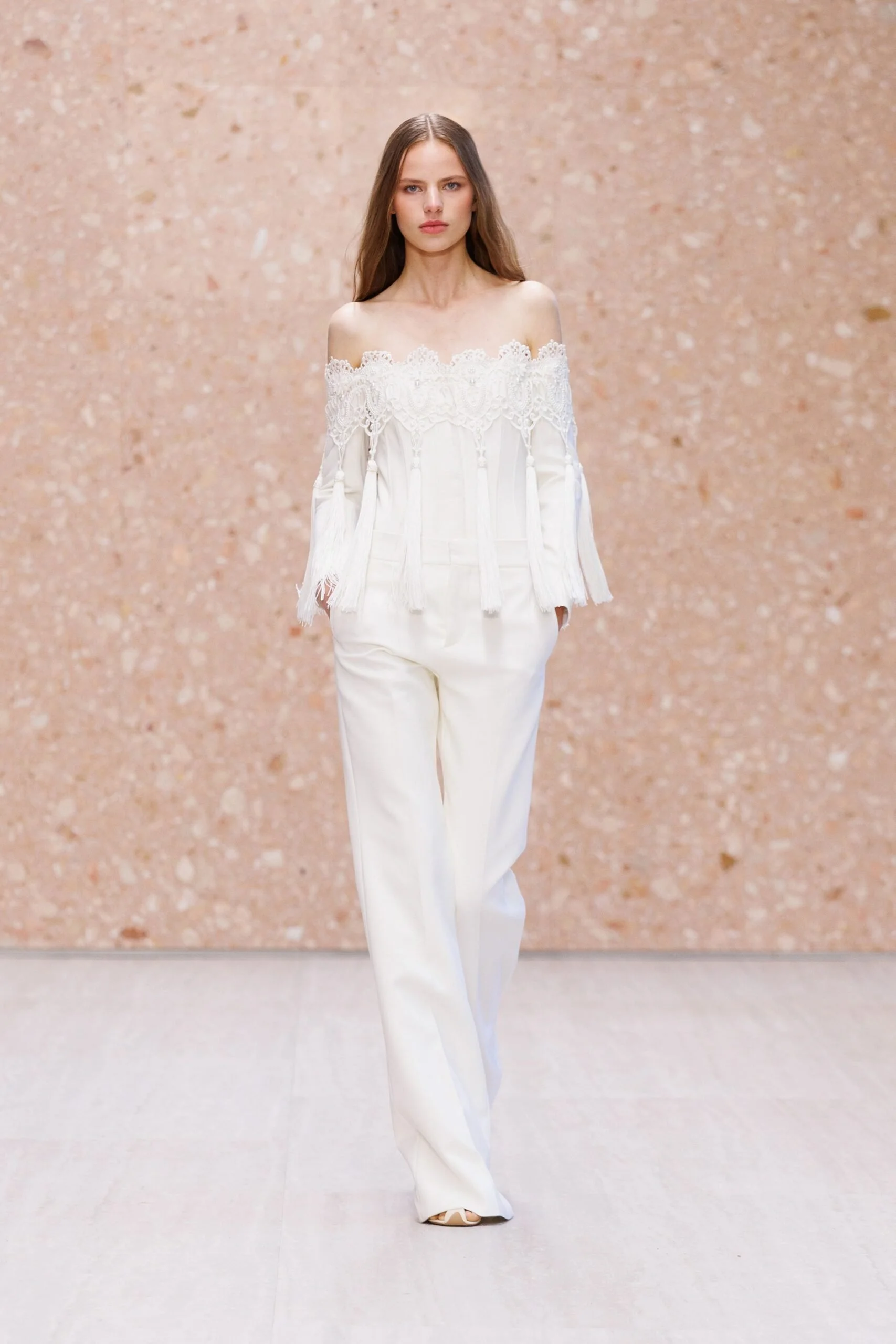 chloe-spring-2027-ready-to-wear-look-02-scaled.jpg