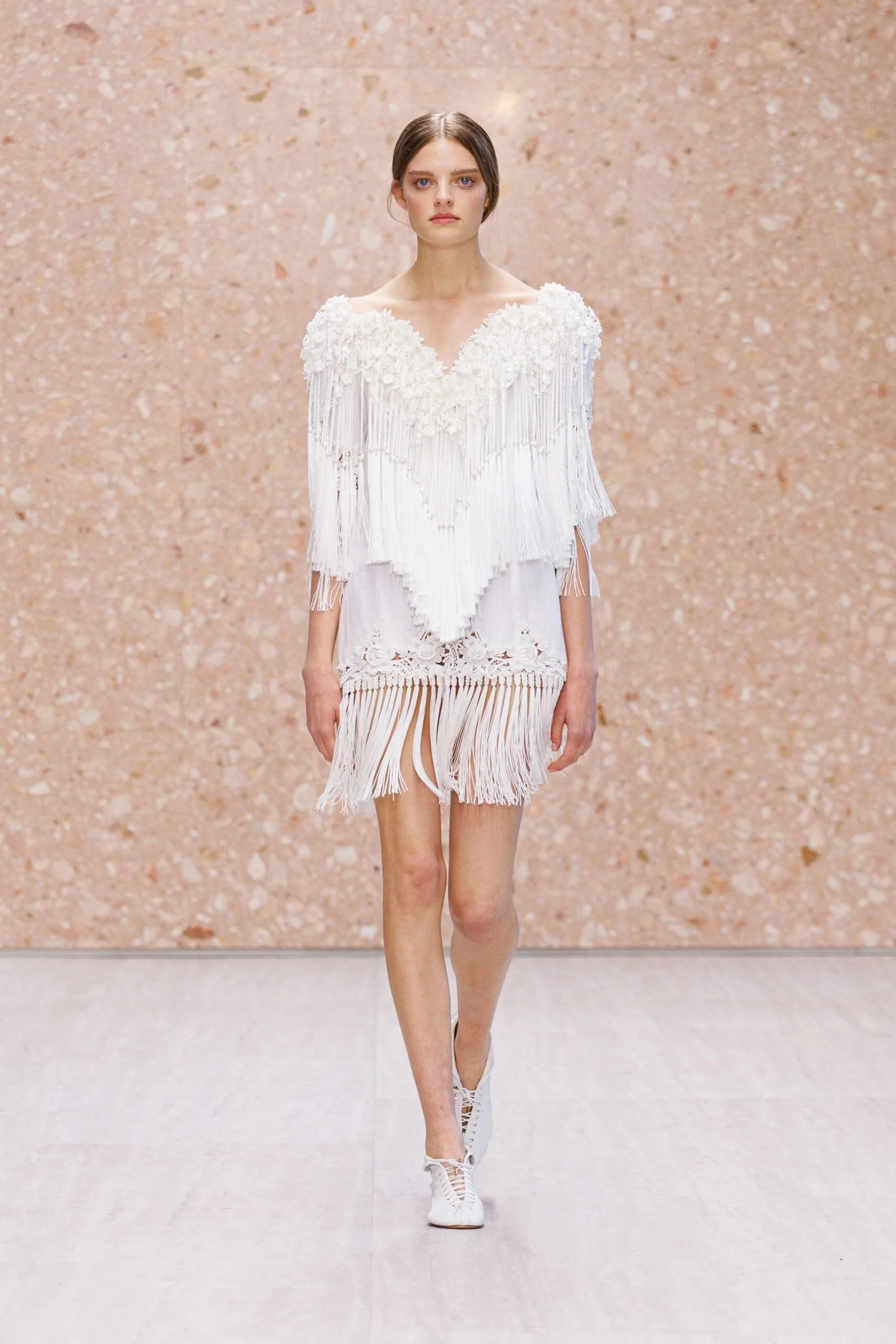 chloe-spring-2027-ready-to-wear-look-01-scaled.jpg