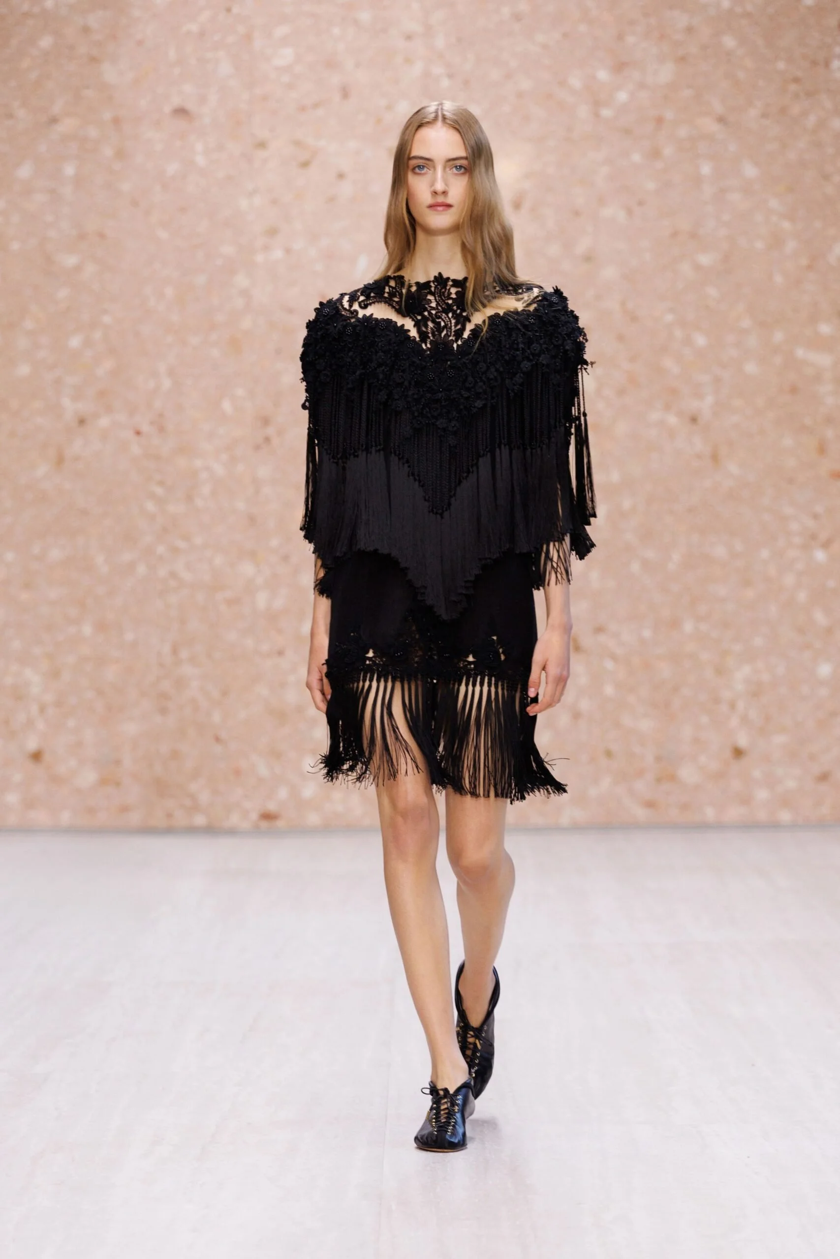 chloe-spring-2027-ready-to-wear-look-06-scaled.jpg
