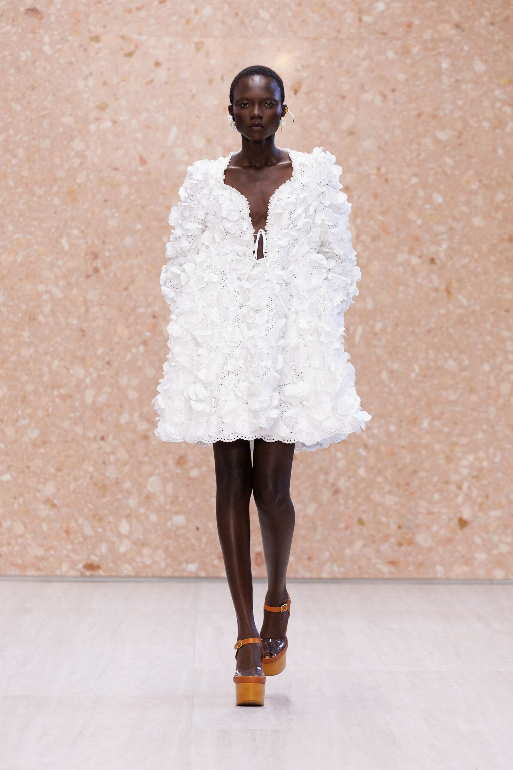 chloe-spring-2027-ready-to-wear-look-16-scaled.jpg