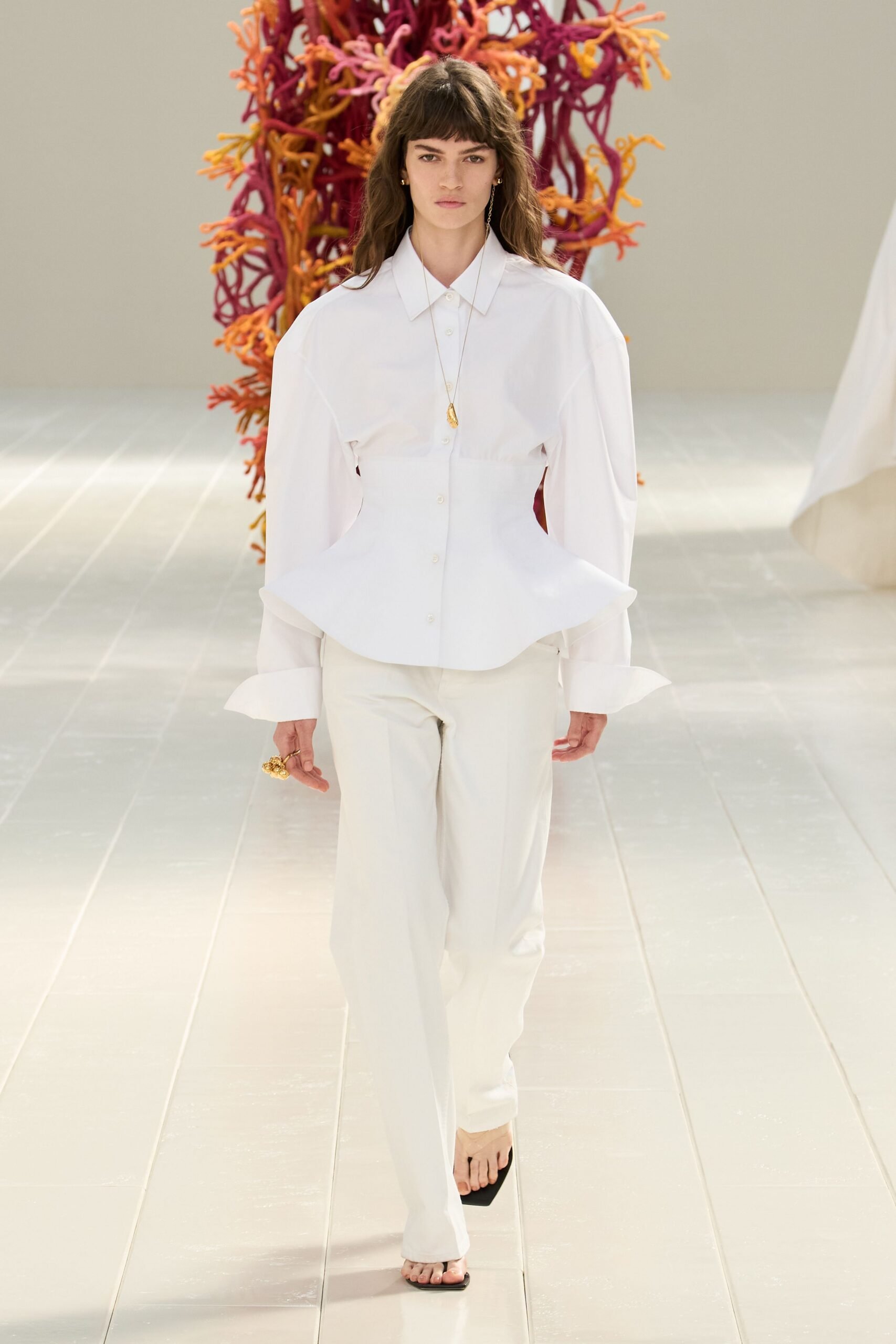 balenciaga-spring-2027-ready-to-wear-look-01-scaled.jpg