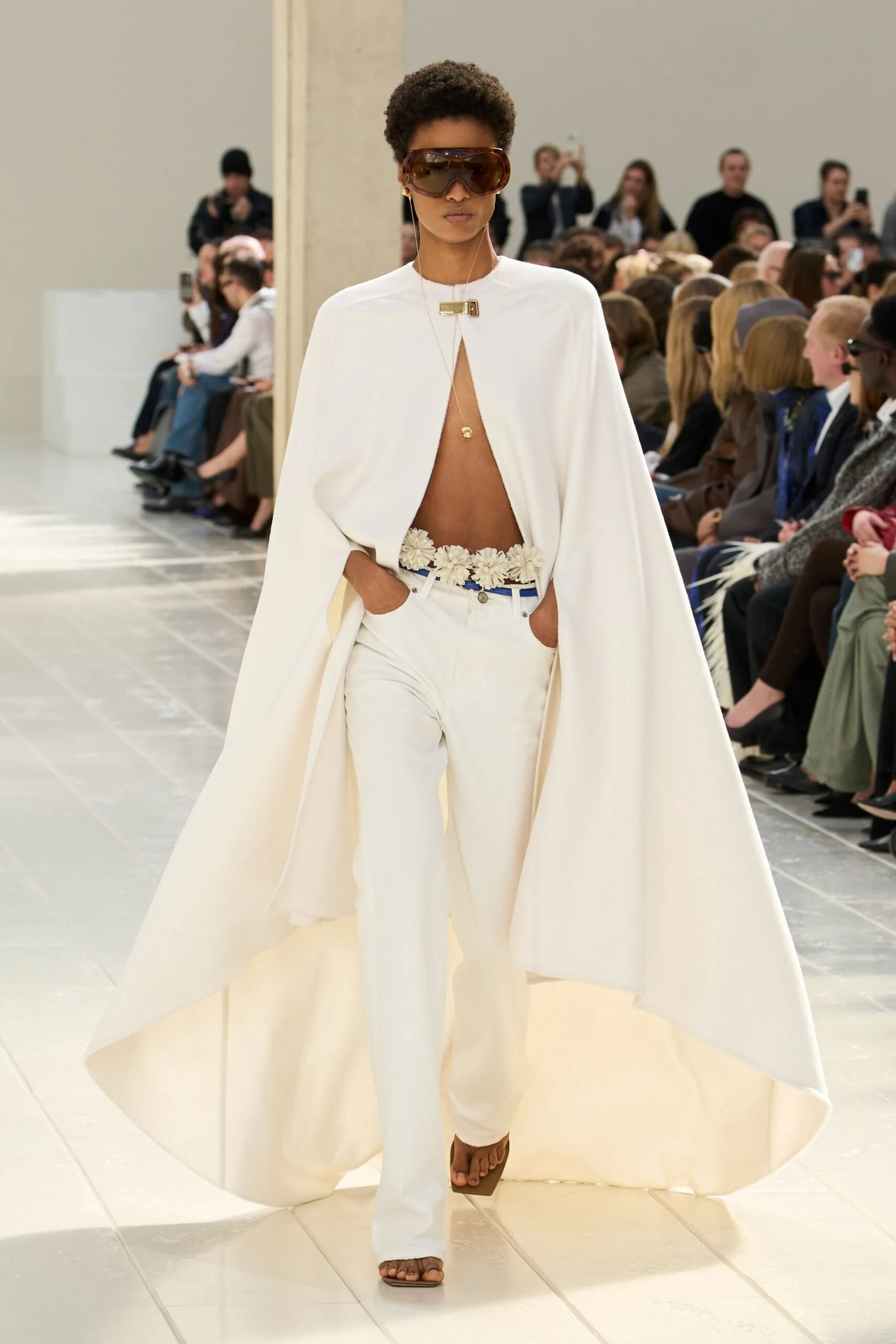 balenciaga-spring-2027-ready-to-wear-look-02-scaled.jpg