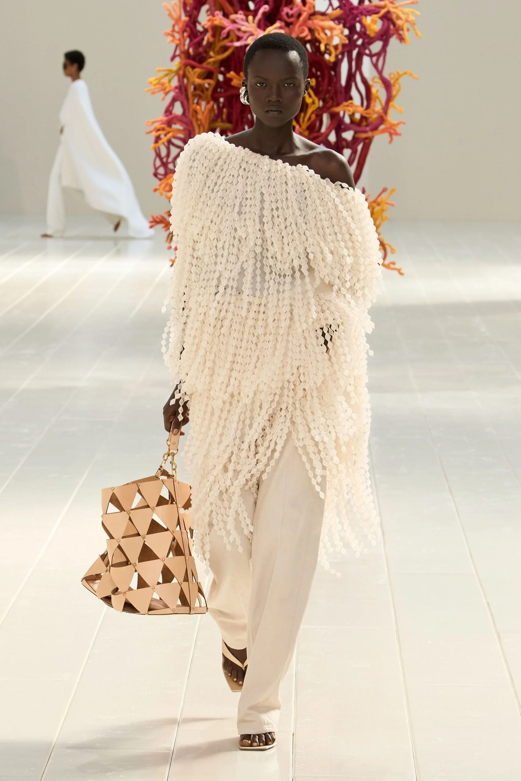 balenciaga-spring-2027-ready-to-wear-look-05-scaled.jpg