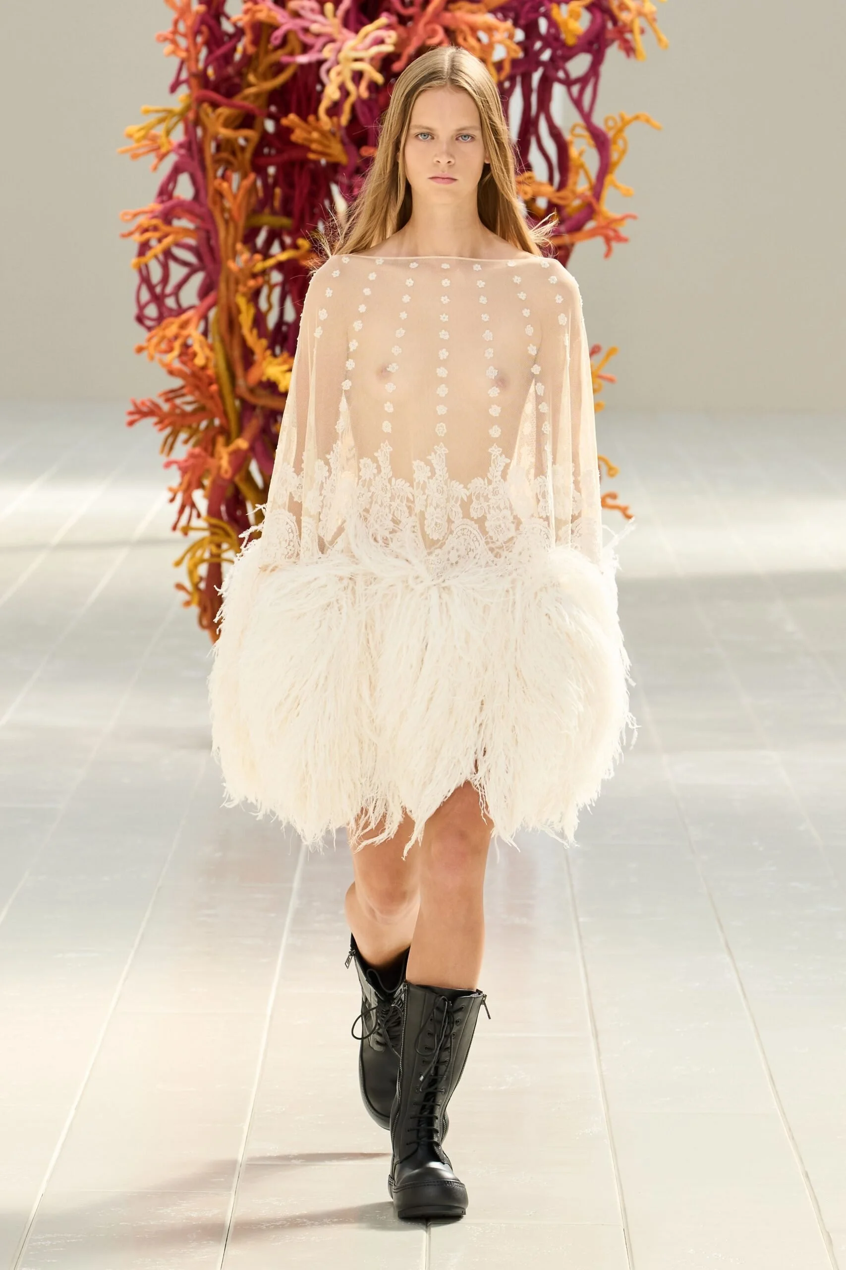 balenciaga-spring-2027-ready-to-wear-look-06-scaled.jpg