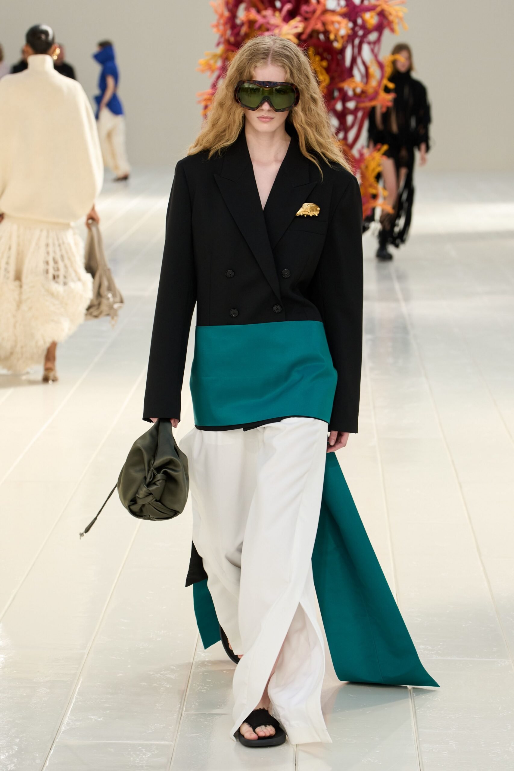 balenciaga-spring-2027-ready-to-wear-look-15-scaled.jpg