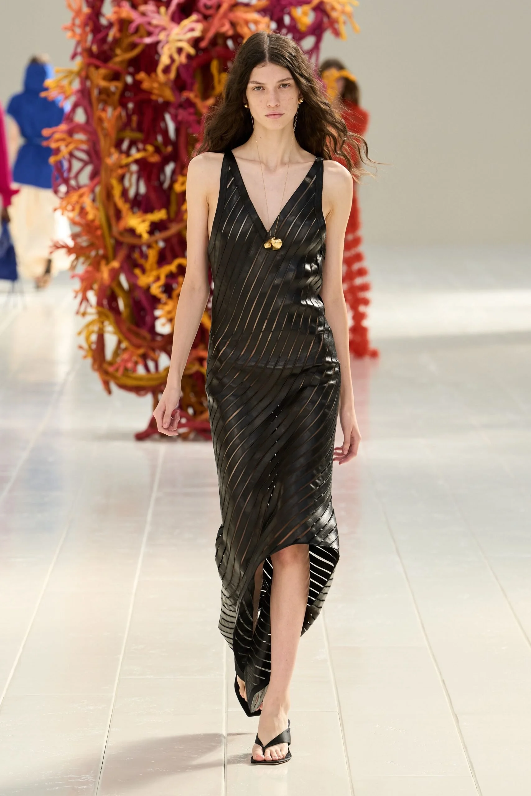 balenciaga-spring-2027-ready-to-wear-look-20-scaled.jpg