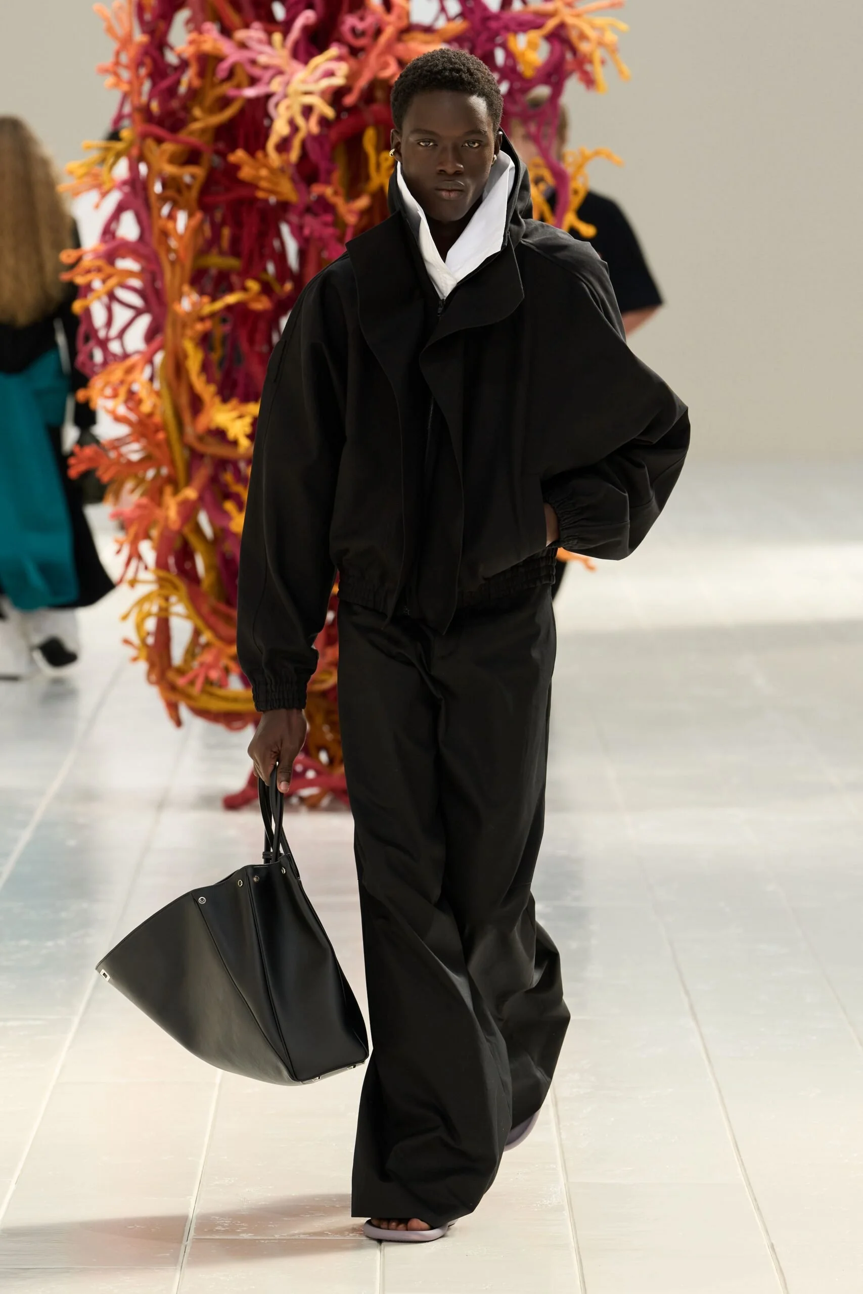 balenciaga-spring-2027-ready-to-wear-look-22-scaled.jpg