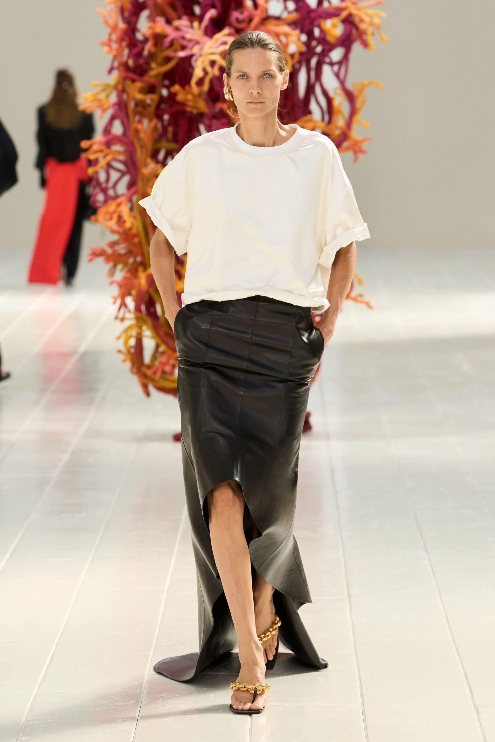 balenciaga-spring-2027-ready-to-wear-look-25-scaled.jpg