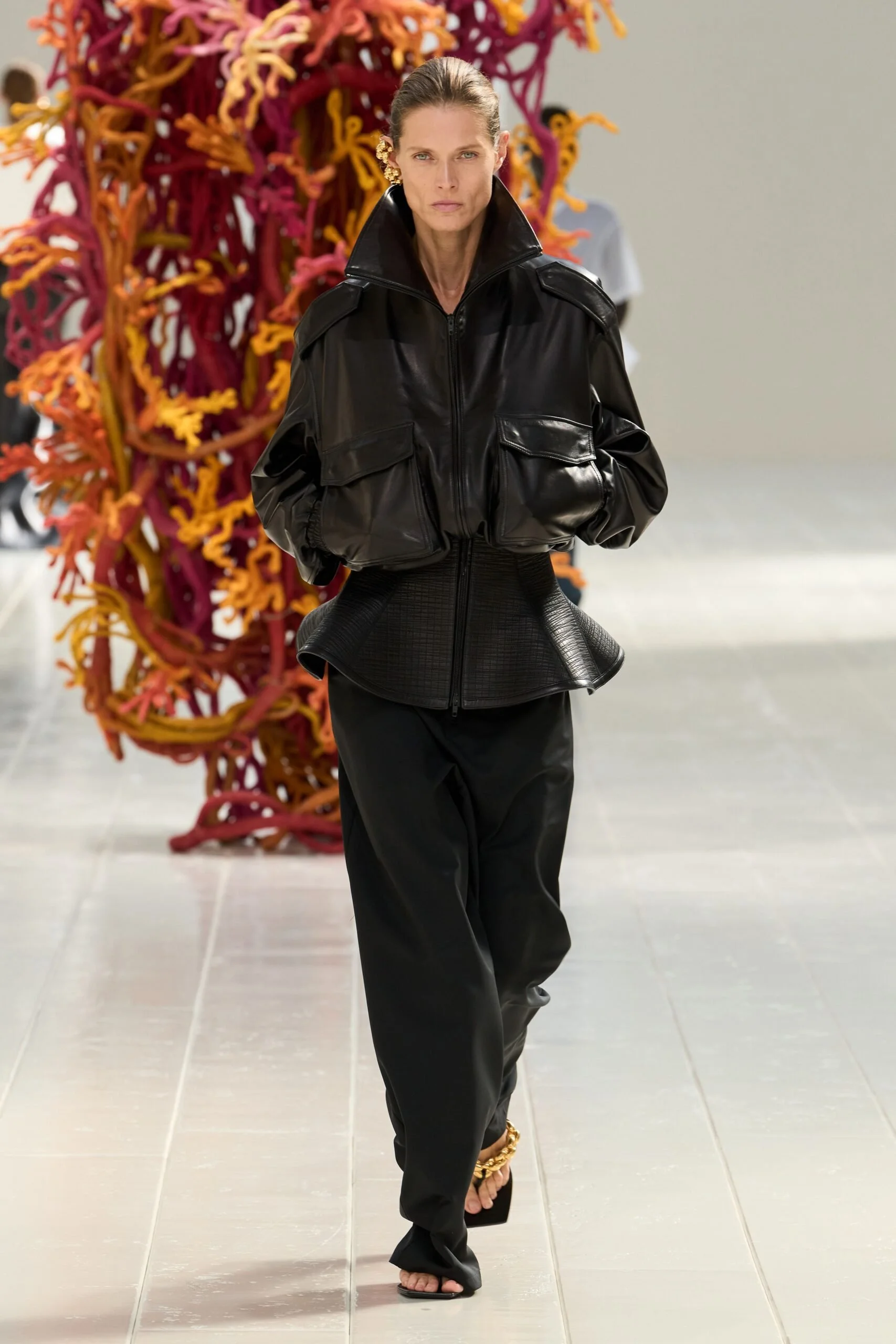 balenciaga-spring-2027-ready-to-wear-look-34-scaled.jpg