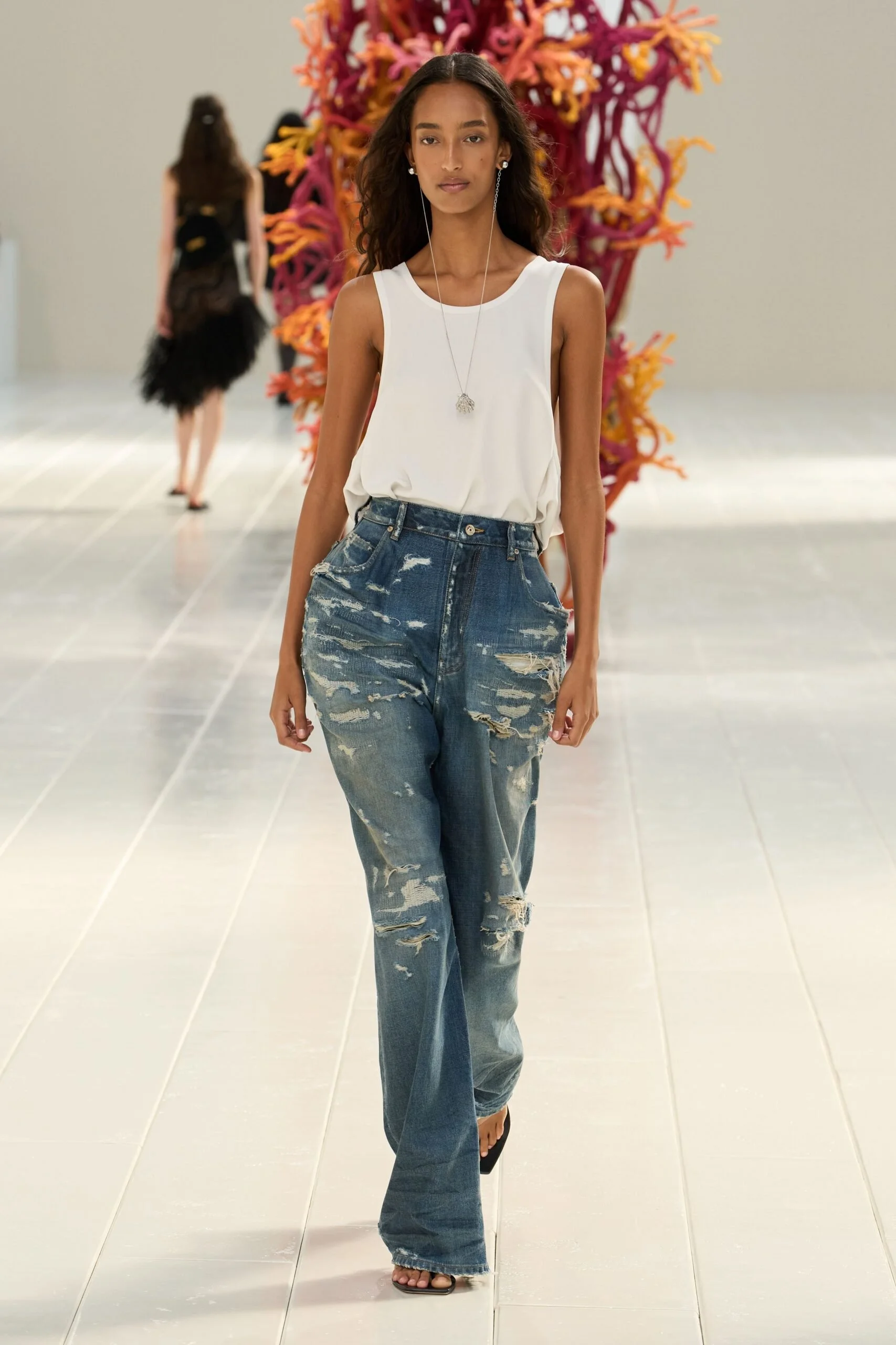 balenciaga-spring-2027-ready-to-wear-look-39-scaled.jpg