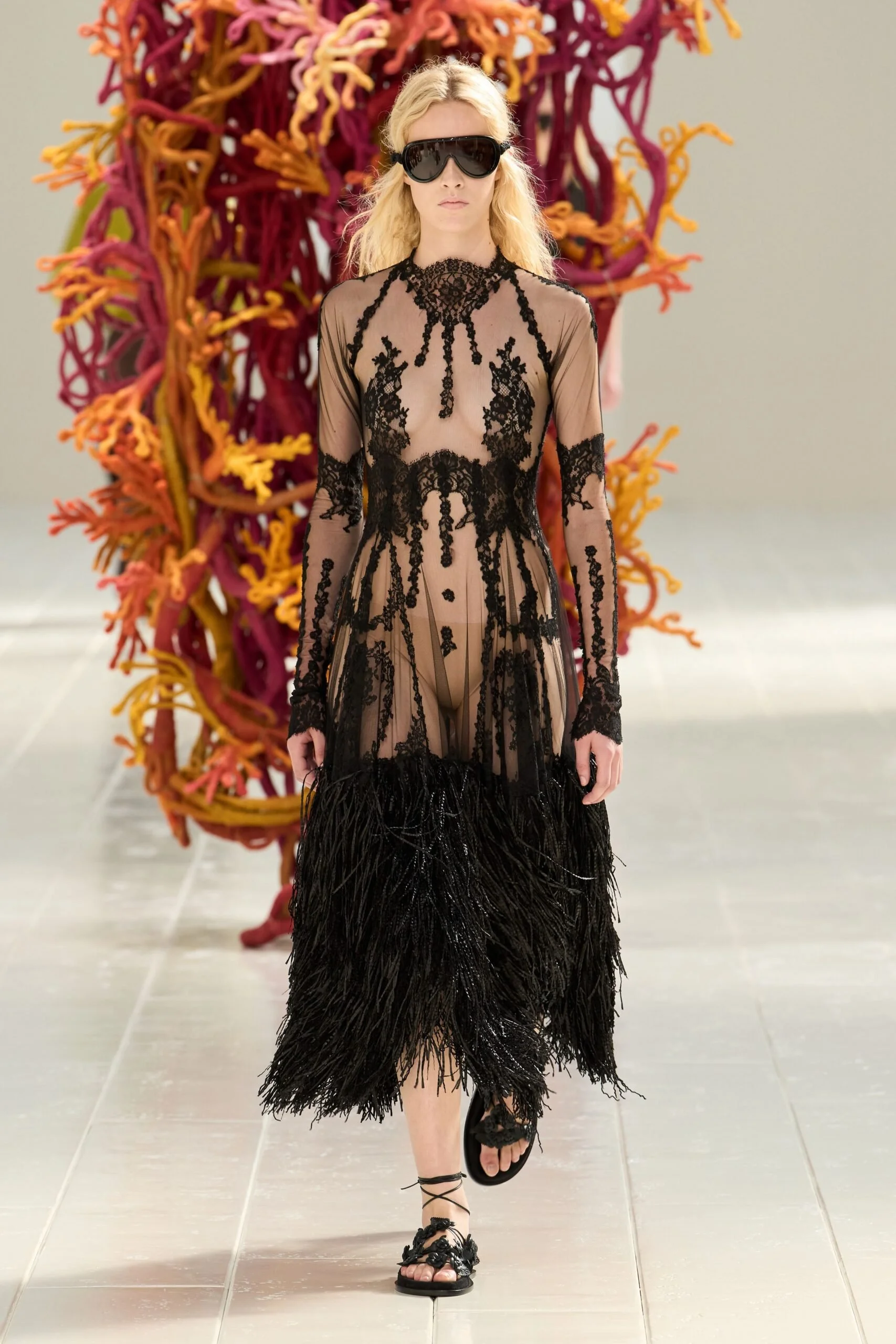 balenciaga-spring-2027-ready-to-wear-look-63-scaled.jpg