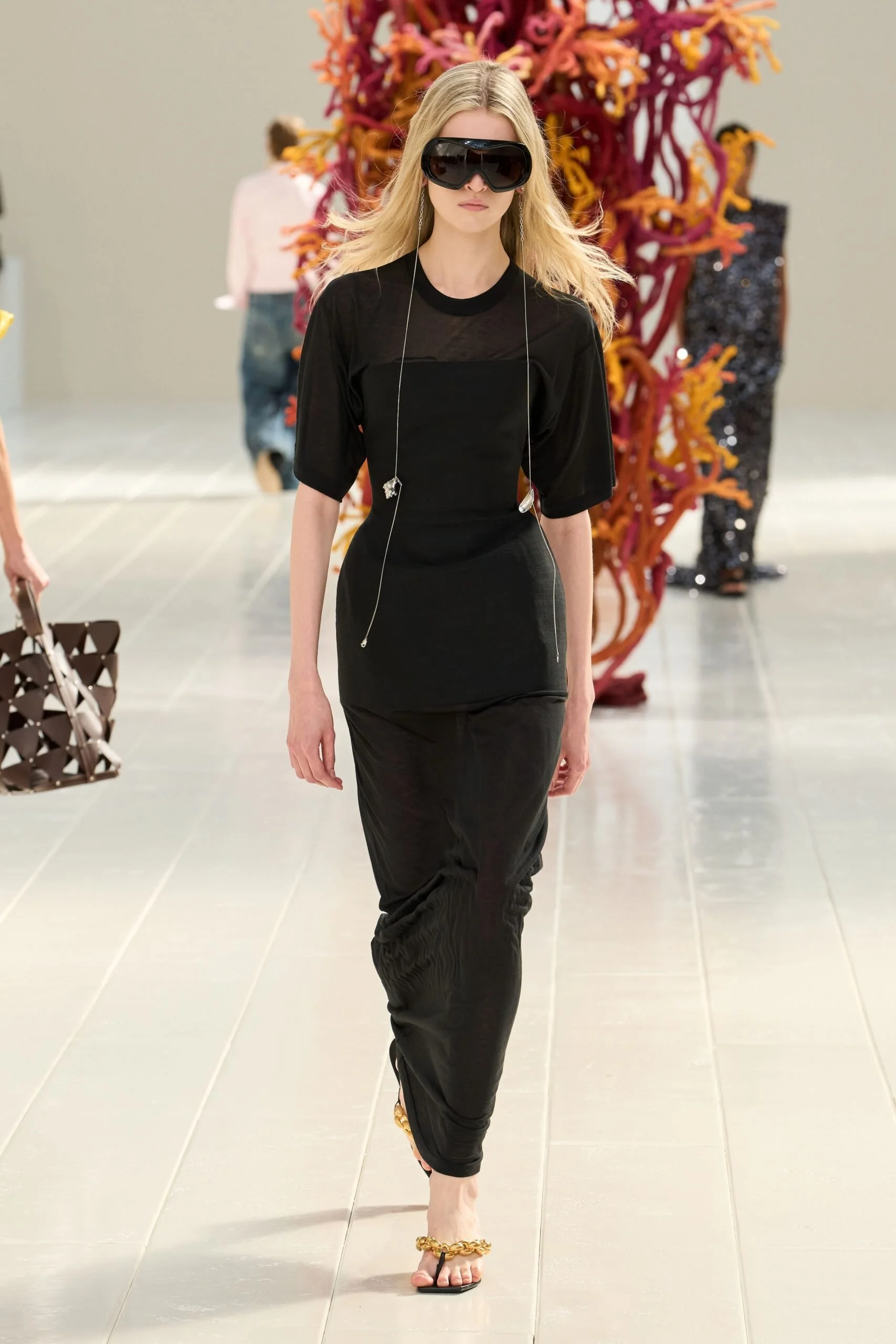 balenciaga-spring-2027-ready-to-wear-look-64-scaled.jpg