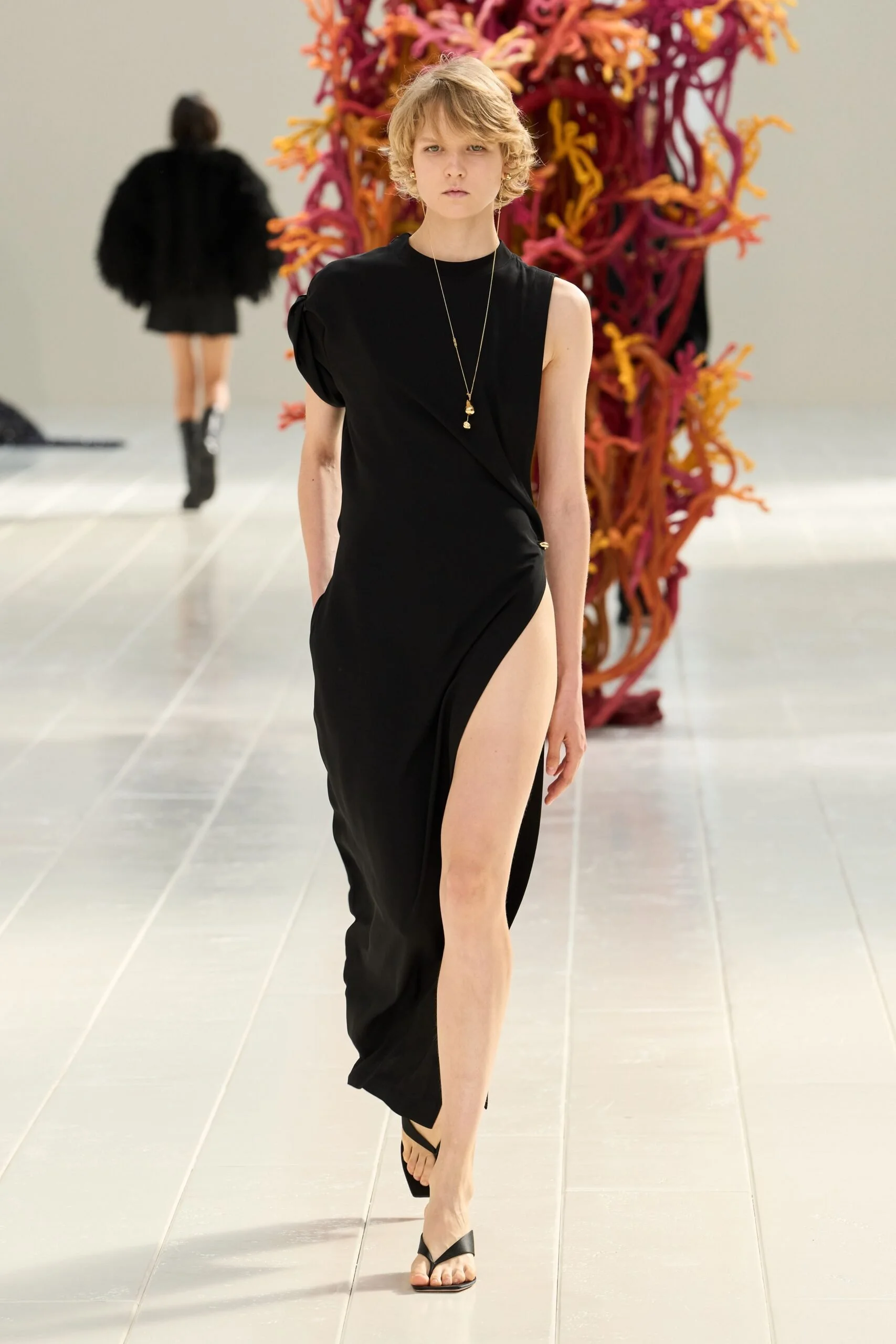 balenciaga-spring-2027-ready-to-wear-look-69-scaled.jpg